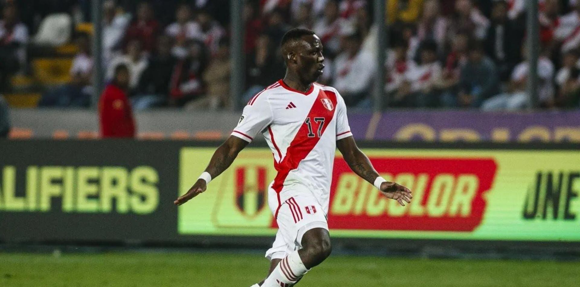 Luis Advíncula, lateral derecho de la selección peruana. - Crédito: EFE