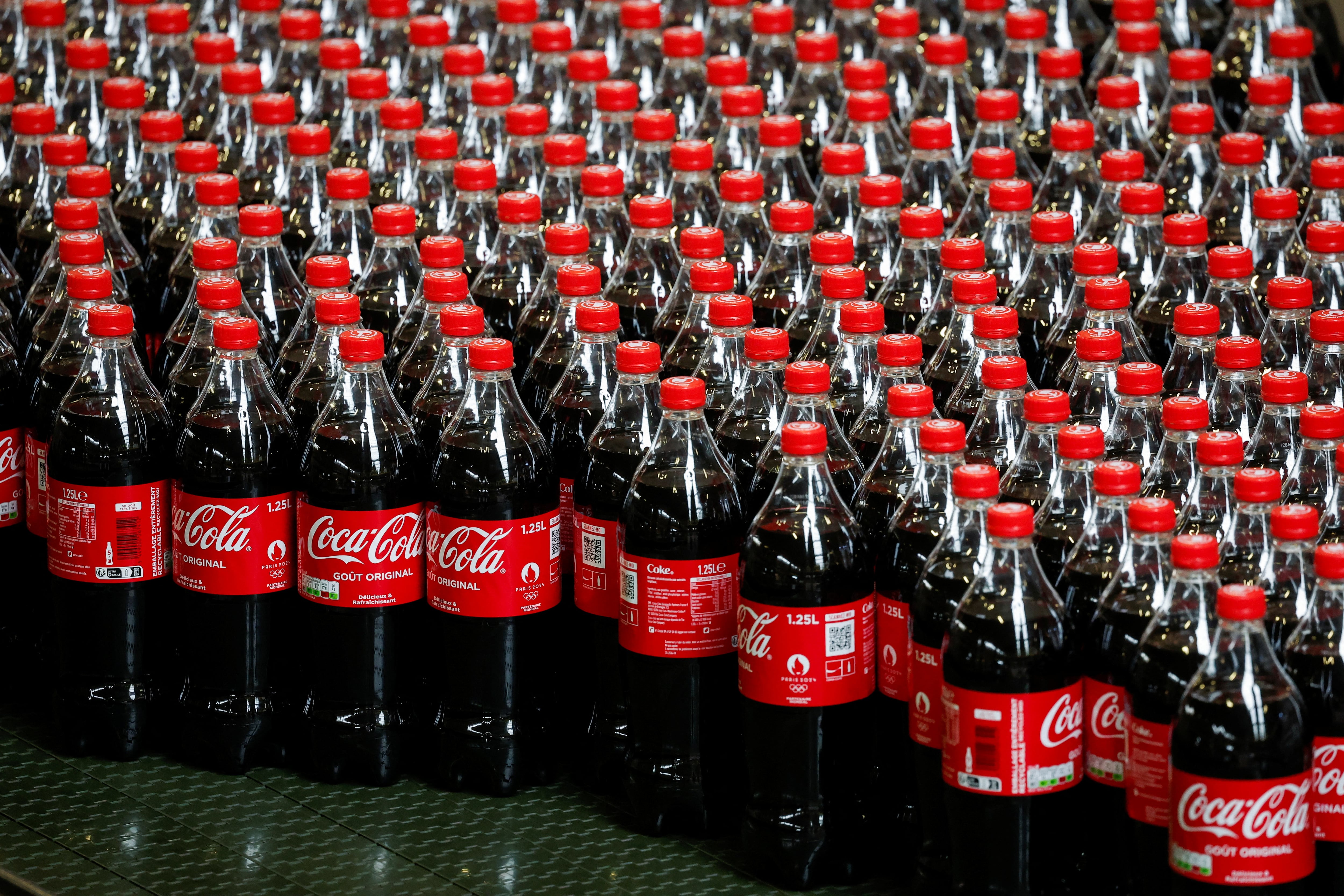 Coca Cola llega a 264 mil comercios en el país (Reuters)