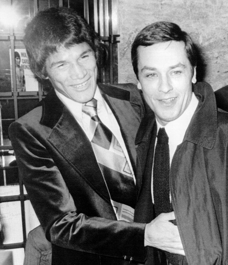 Monzón con su amigo Alain Delon, quien a la vuelta de los años vendría a visitar a su amigo cuando cumplía condenar por asesinar a Alicia Muñiz