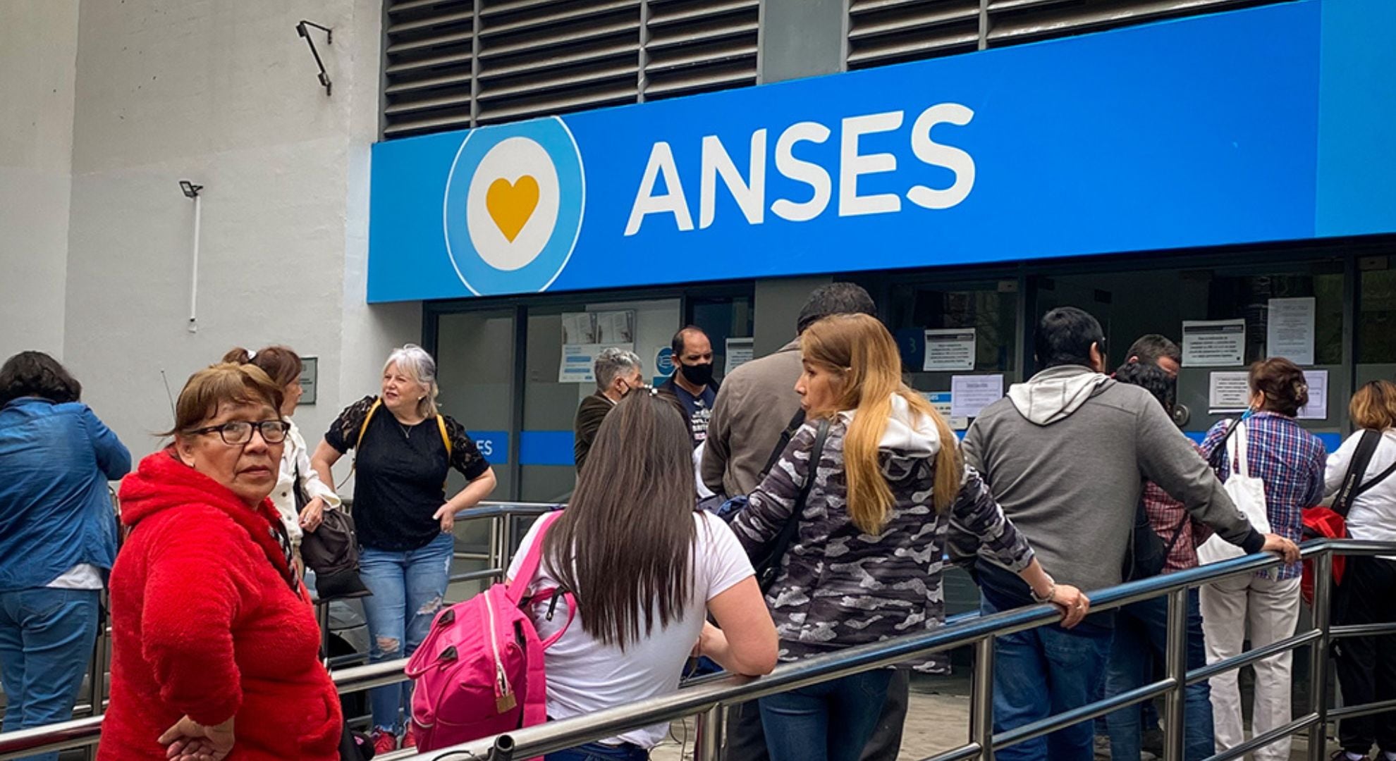 planes sociales ANSES fila