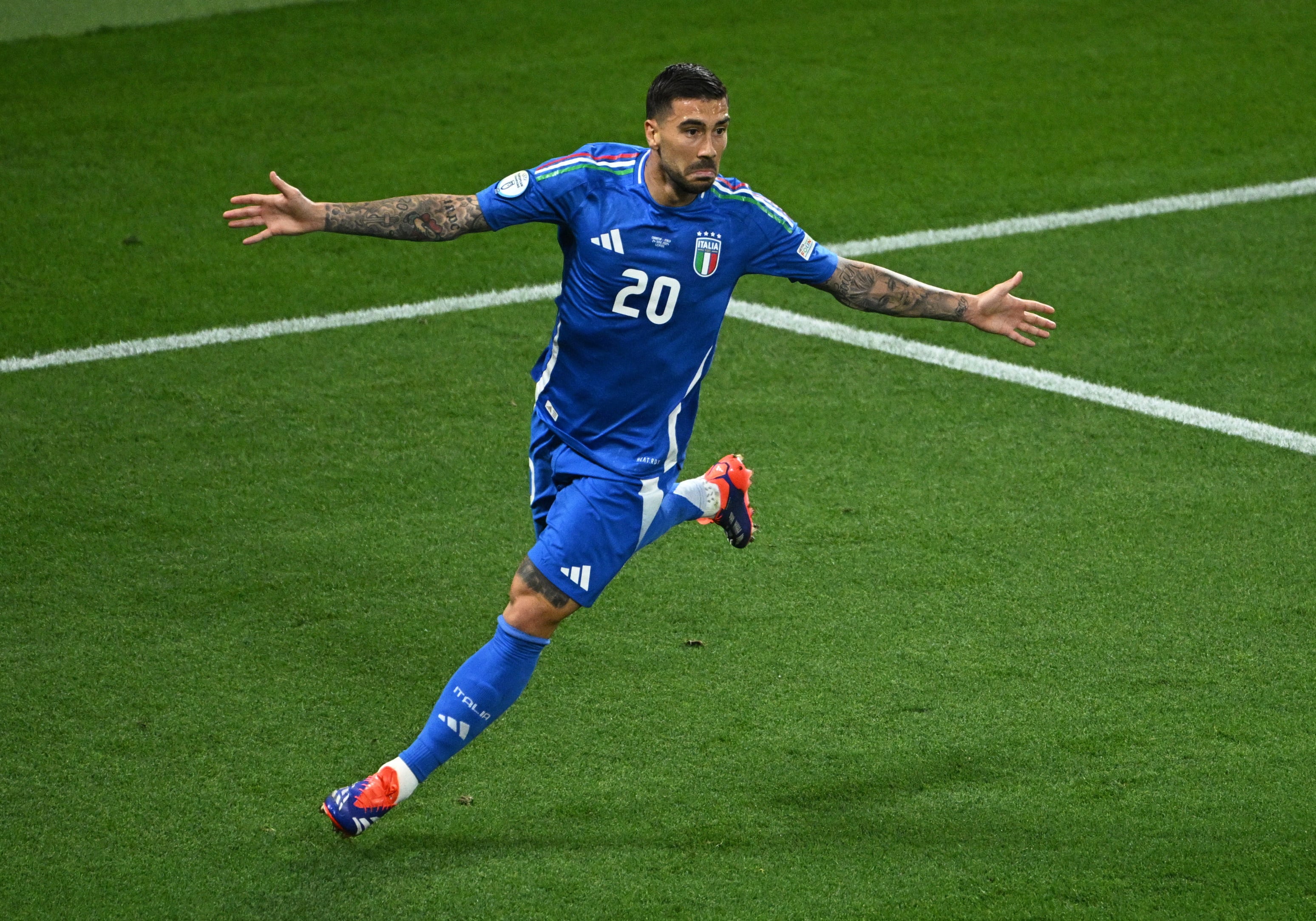 Mattia Zaccagni celebrando el gol con la selección italiana durante el partido contra Croacia en la Eurocopa 2024. (REUTERS/Annegret Hilse)