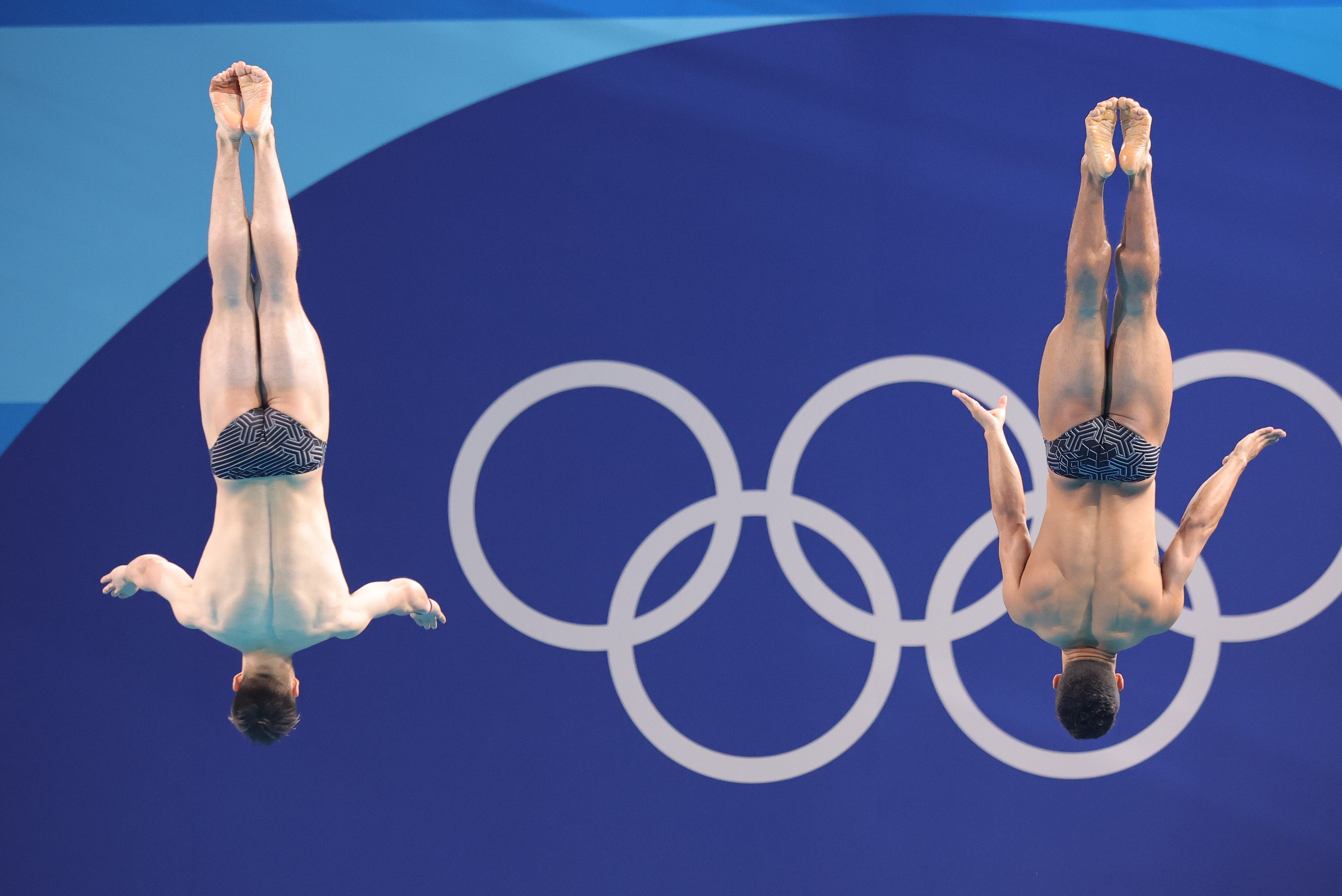 Osmar Olvera Ibarra and Juan Manuel Celaya Hernandez of Mexico, durante el concurso de saltos en trampolín de 3 metros en el que consiguieron la medalla de plata de París 2024. EFE/EPA/TERESA SUAREZ
