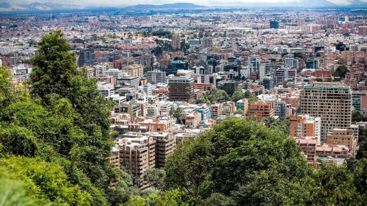 A través de este programa la entidad separa las mejores unidades de vivienda de interés social prioritaria (VIP) y vivienda de interés social (VIS) en Bogotá.
Foto vía: Secretaria de Hábitat