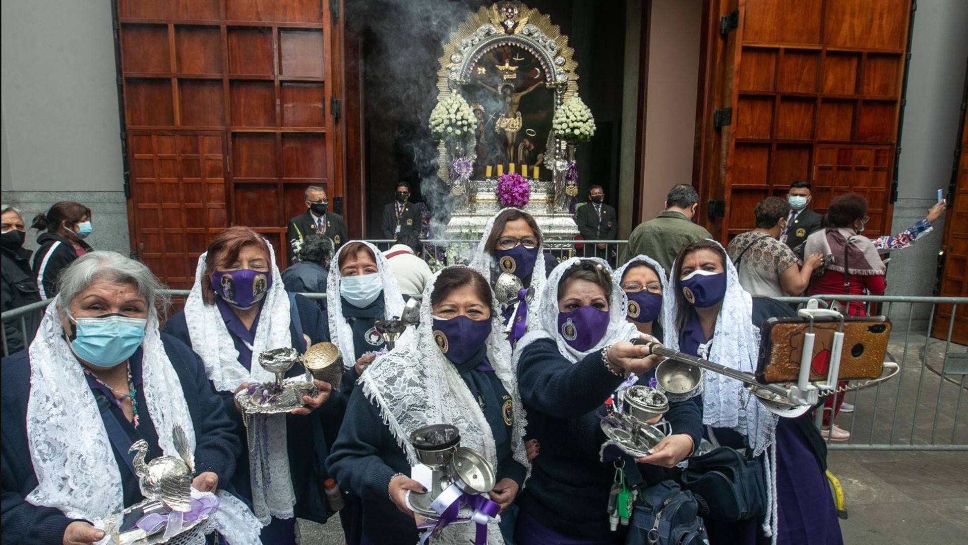 Señor Milagros - hábito - morado - tradición - Perú - historias - 6 octubre