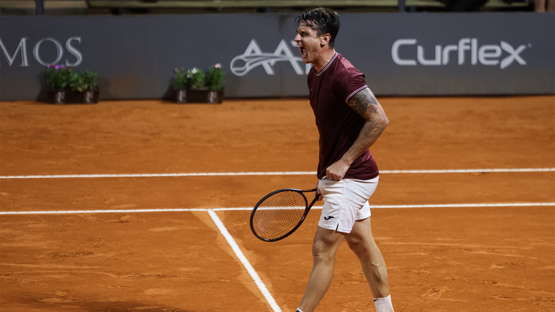 Camilo Ugo Carabelli celebra su triunfo en el Challenger de Buenos Aires