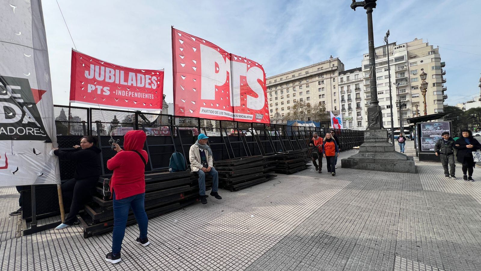 Plaza del Congreso - Debate en Diputados por el veto de Javier Milei a la reforma jubilatoria