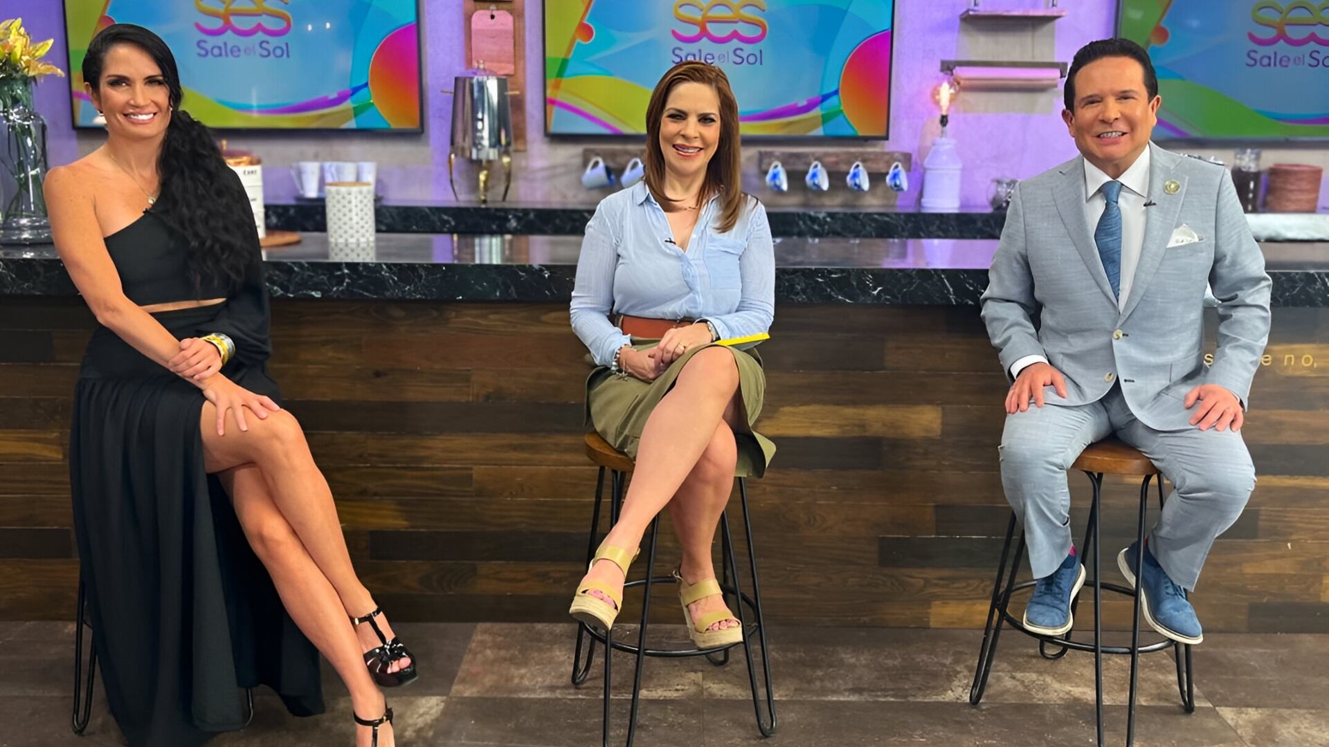 Joanna Vega-Biestro, Gustavo Adolfo Infante y Ana María Alvarado, presentadores de "Pájaros en el Alambre" de "Sale el Sol".