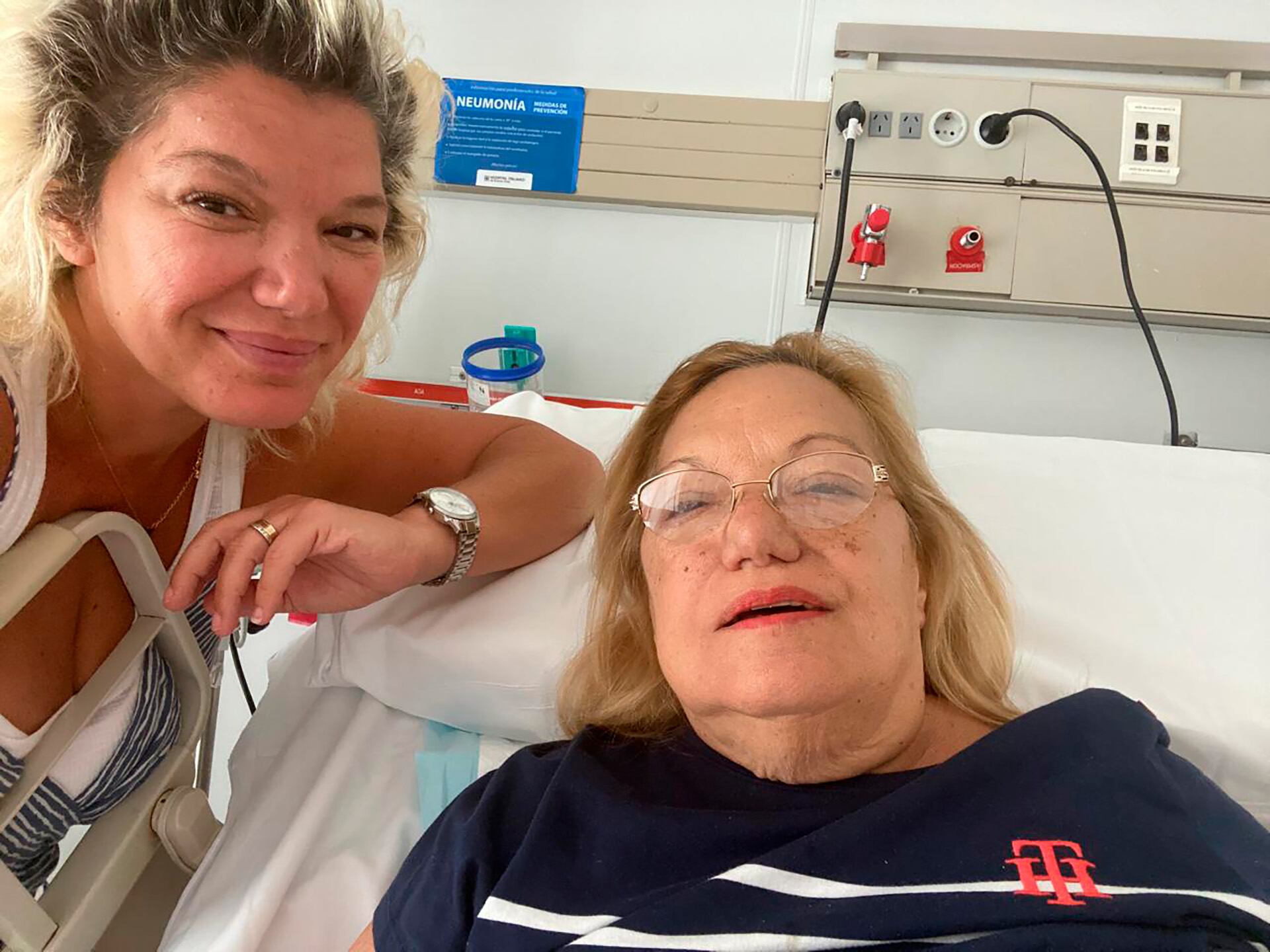 “Me convertí en la mamá de mi mamá”: la lucha de una hija con una madre que tiene Alzheimer y sólo reconoce un amor