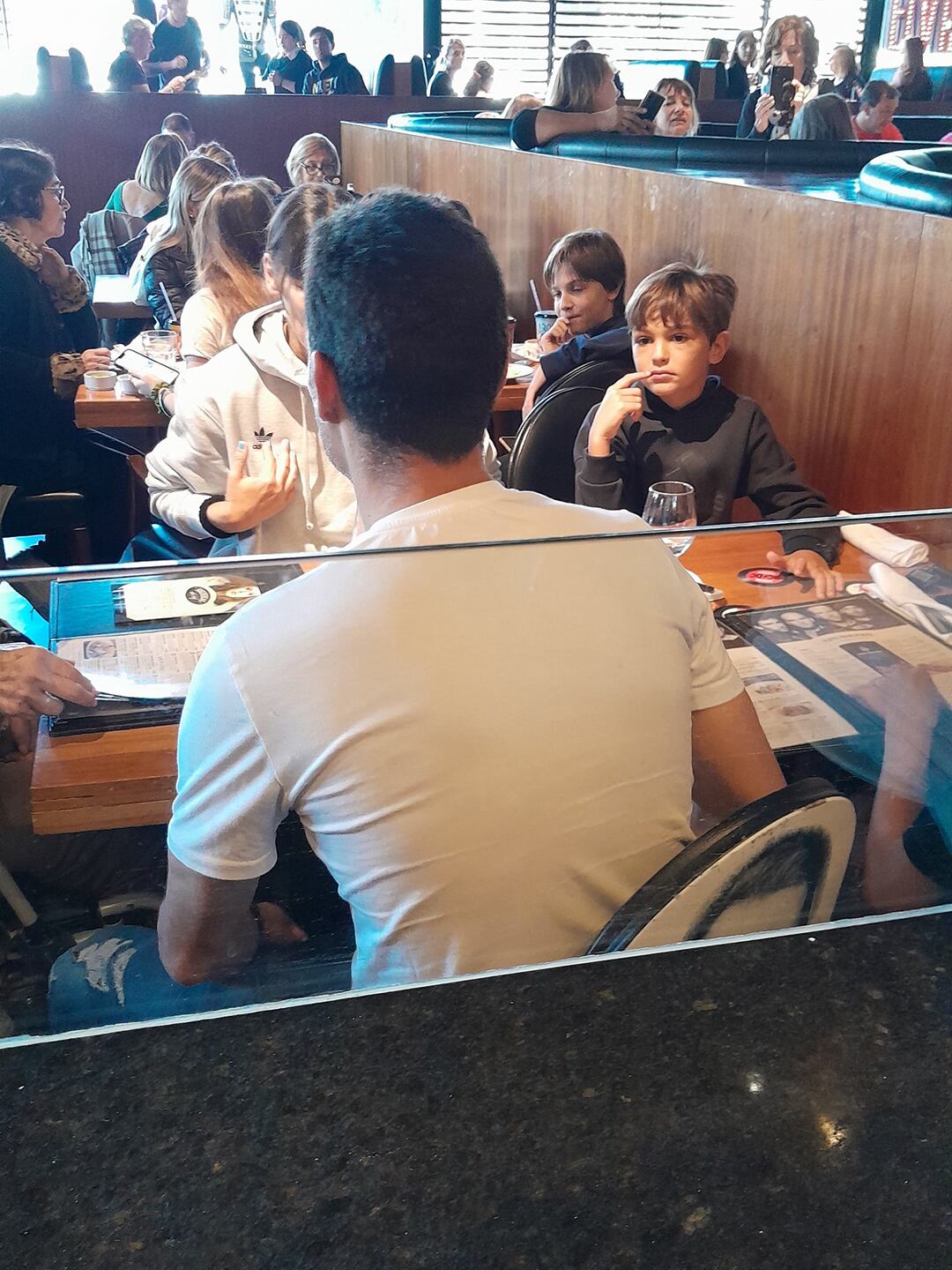 Lionel Scaloni en un shopping de Rosario