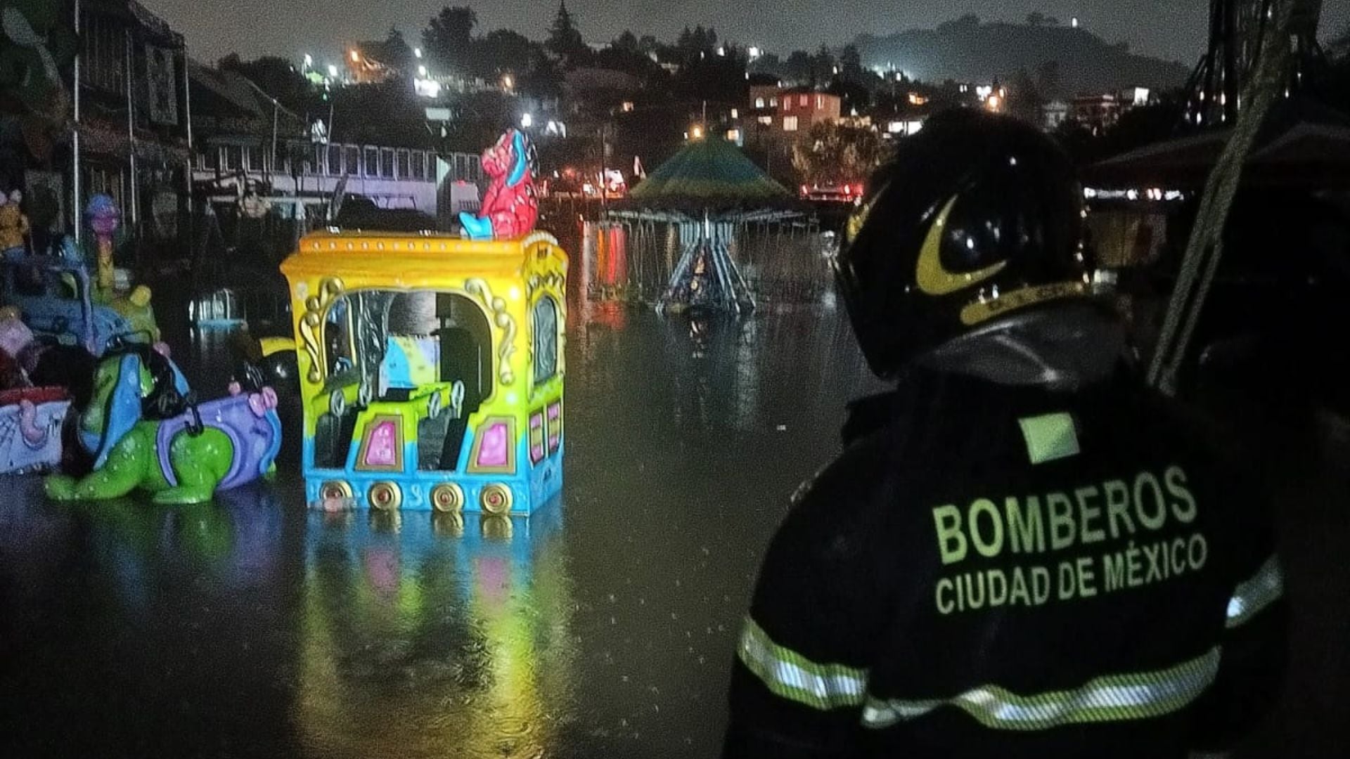 Tormenta inunda la Feria del Mole en Milpa Alta, CDMX; protección civil activa alerta púrpura