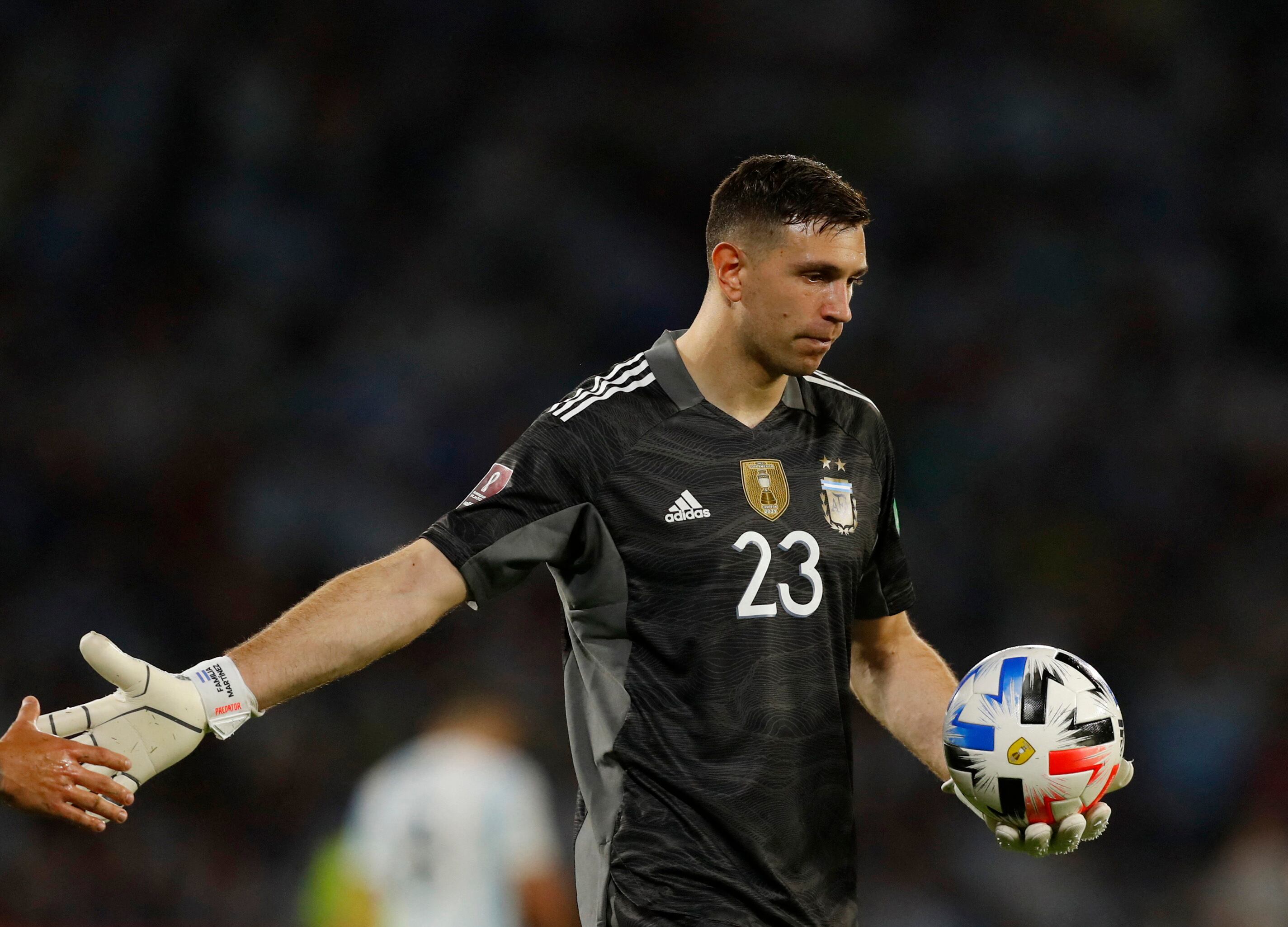 Emiliano 'Dibu' Martinez, figura en la eliminación de Colombia en la Copa América 2021, fue el guardameta en la última derrota de la Tricolor en más de dos años - crédito Agustin Marcarian/REUTERS