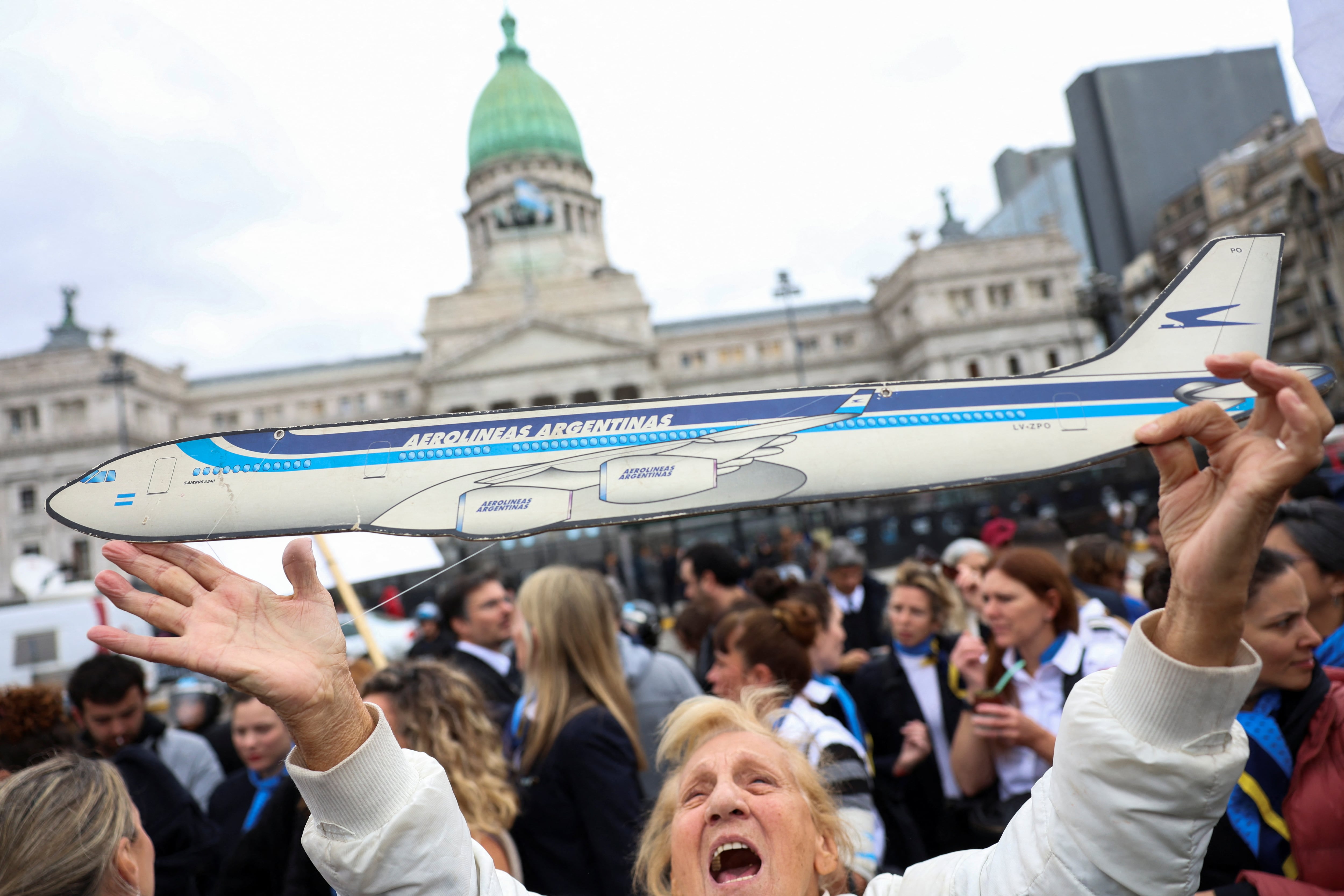 La protesta de los gremios aeronáuticos contra la privatización de Aerolíneas 