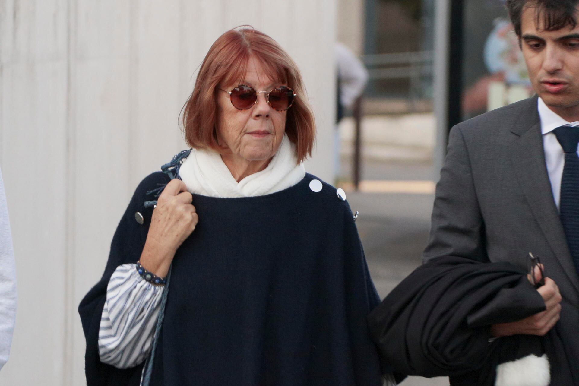 Gisèle Pelicot a su llegada a la séptima jornada del juicio contra su exmarido Dominique Pelicot. (EFE/ Edgar Sapiña Machado)