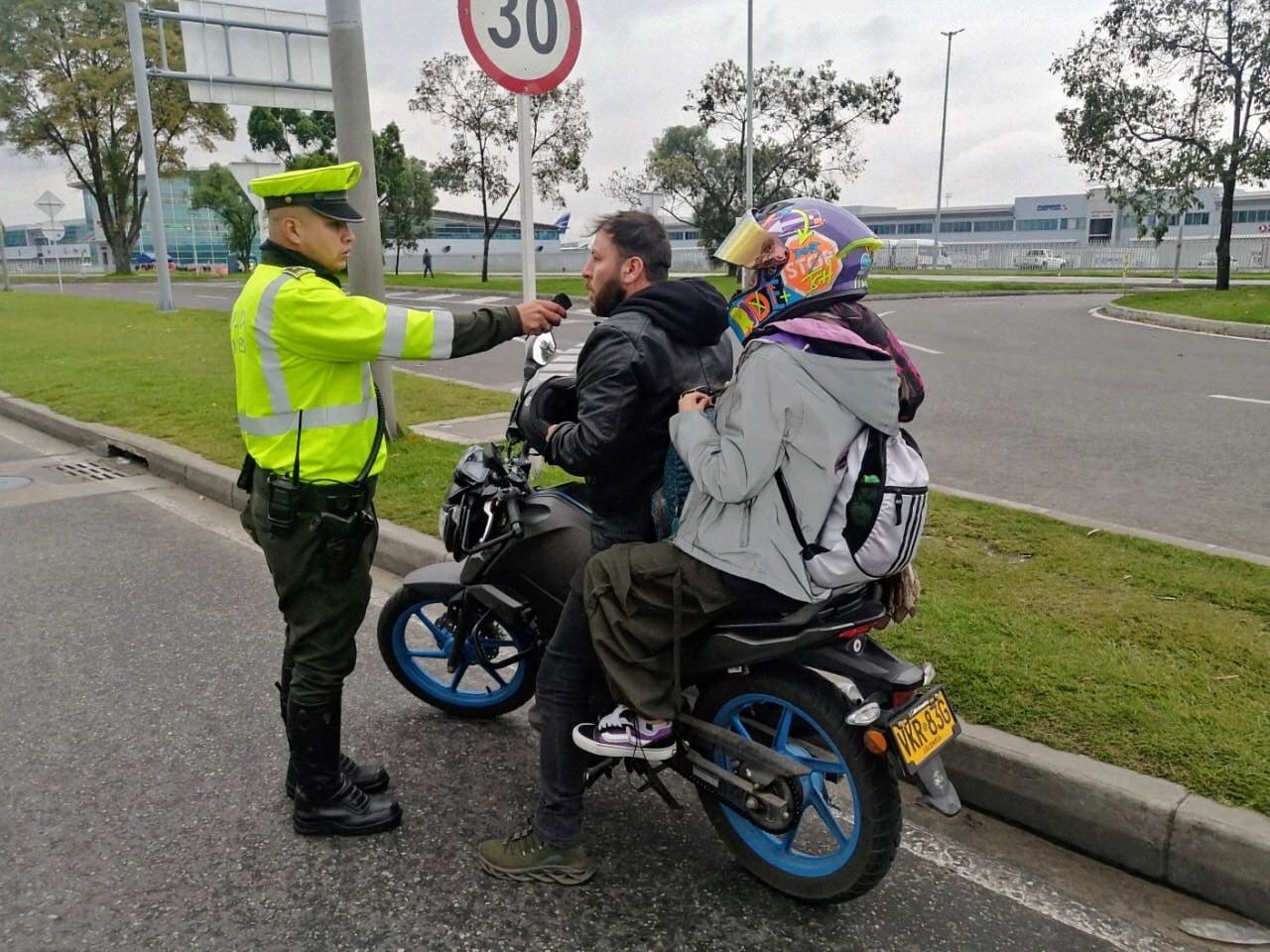 La policía recuerda a los ciudadanos que no conduzcan borrachos para proteger su vida y la de los demás - crédito @TransitoBta / X