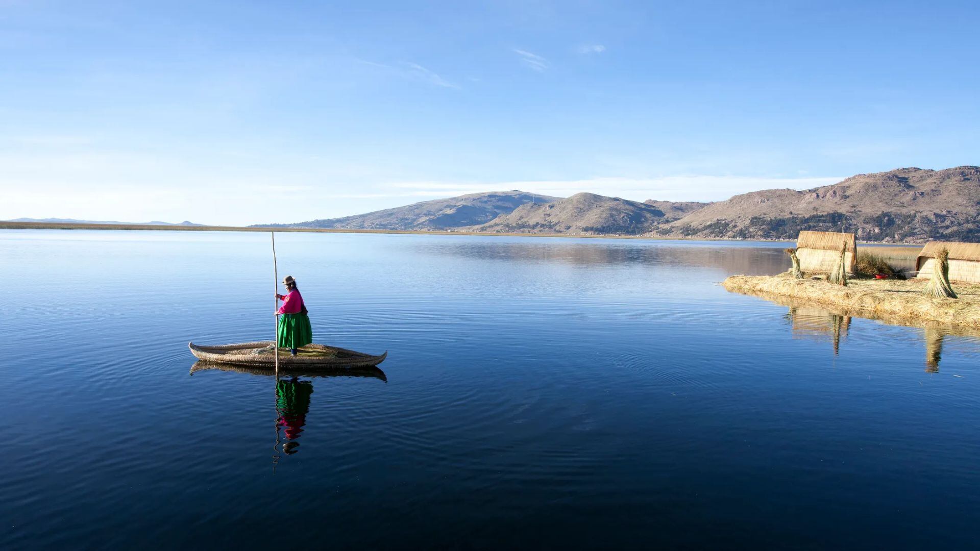 En el límite entre Perú y Bolivia, el Lago Titicaca no solo impresiona por su altura sino también por su importante papel en la historia y las tradiciones de las culturas andinas, mientras se ve afectado por la disminución de lluvias y altas temperaturas.
Foto: Traveler