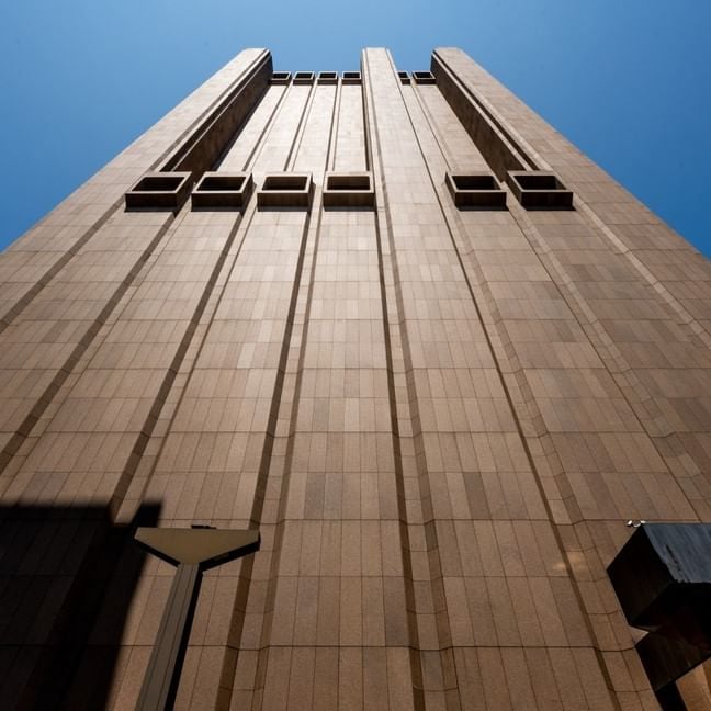 Edificio sin ventanas