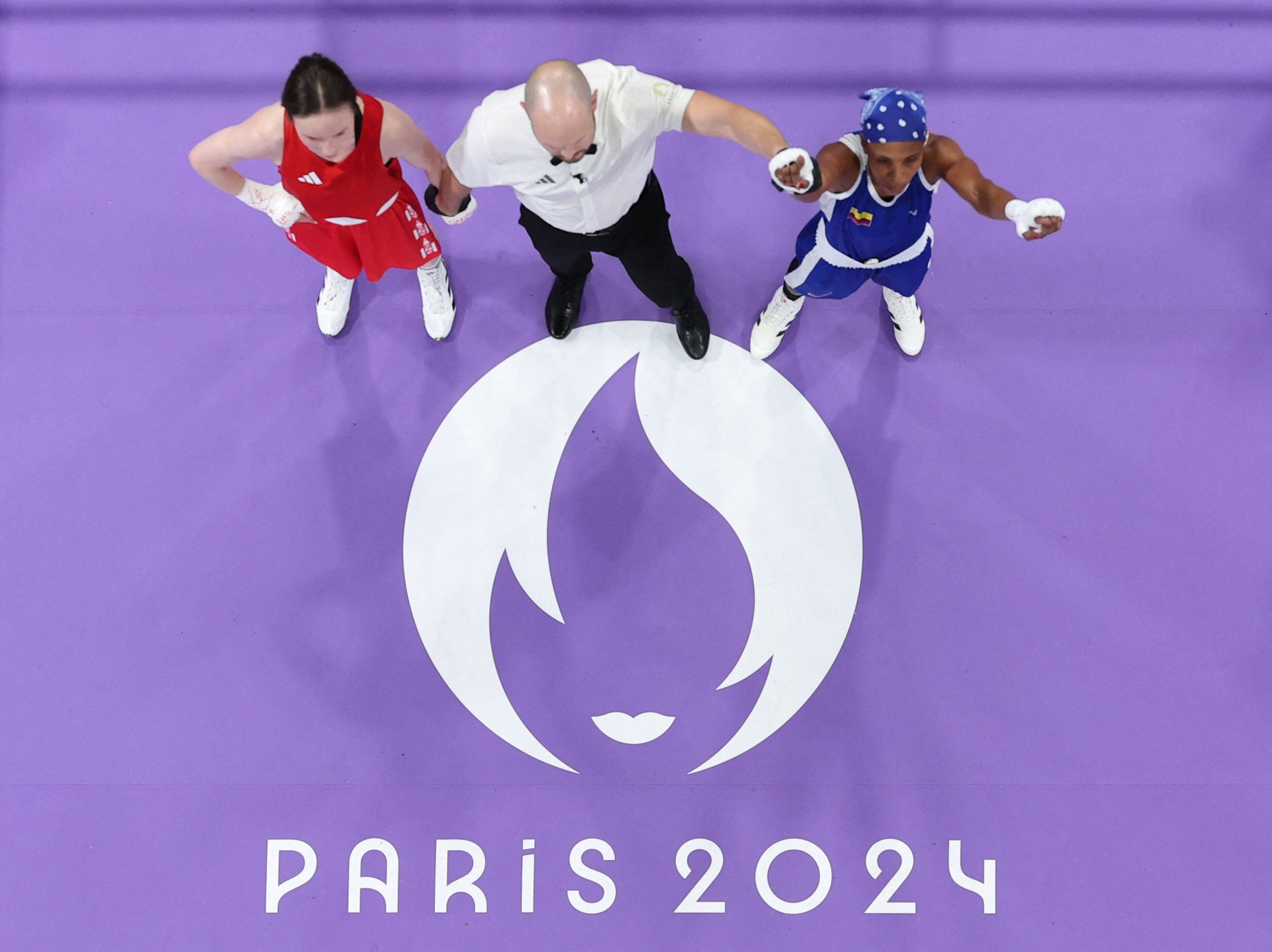 Paris 2024 Olympics - Boxing - Women's 50kg - Prelims - Round of 32 - North Paris Arena, Villepinte, France - July 28, 2024. Ingrit Lorena Valencia Victoria of Colombia has her rand raised after winning her fight against Yesugen Oyuntsetseg of Mongolia. Richard Pelham/Pool via REUTERS