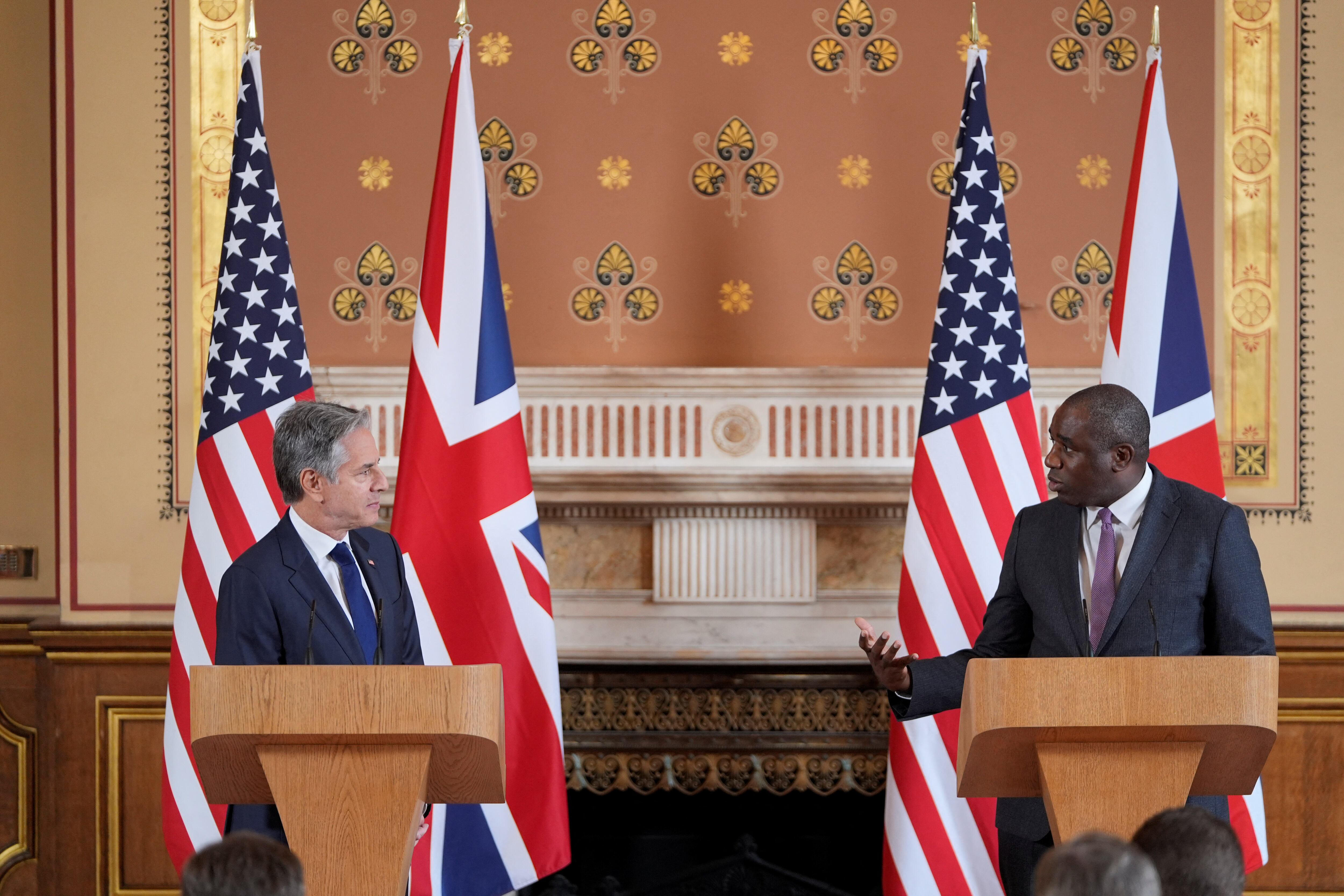 Blinken junto a su colega británico, David Lammy (Mark Schiefelbein/Pool via REUTERS)