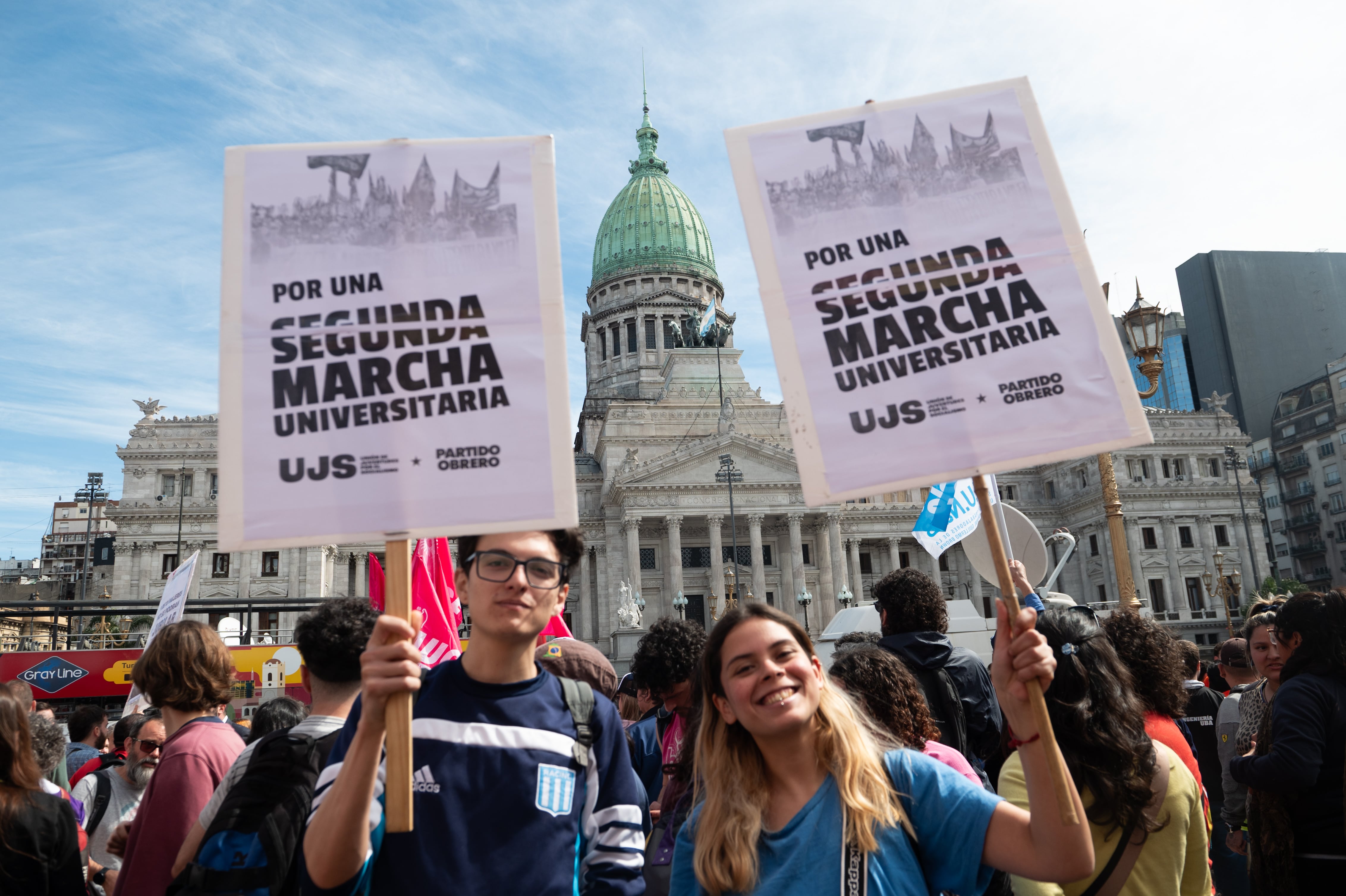 Plaza del Congreso - Debate en el senado de la ley de financiamiento universitario y la boleta única