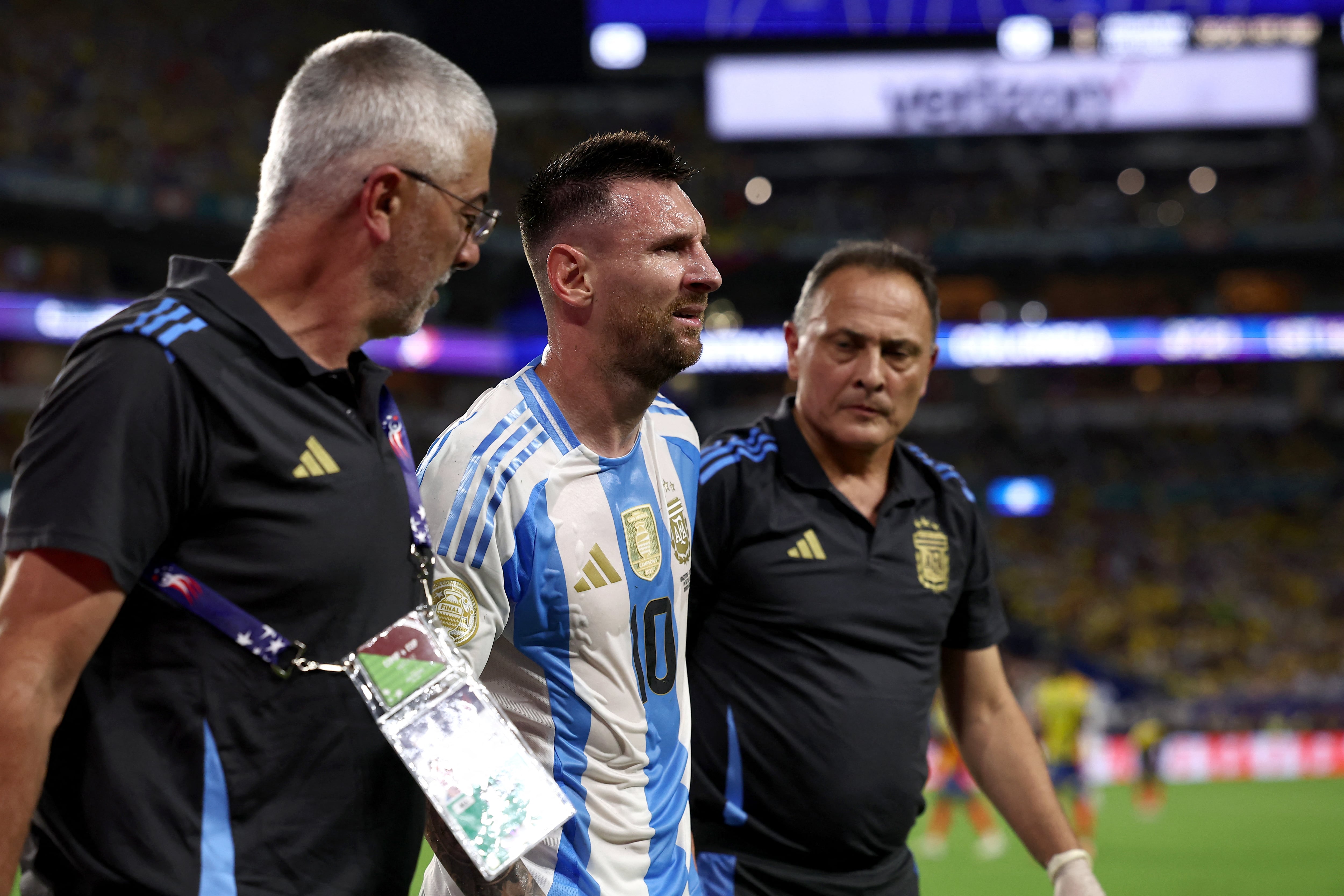 Messi salió y tra pocos instantes volvió a entrar (REUTERS/Agustin Marcarian)