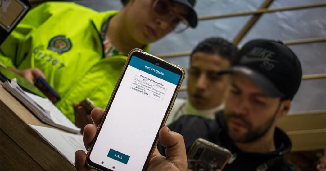 A través del IMEI, los operadores de telefonía pueden liberar o bloquear un dispositivo - crédito Alcaldía de Bogotá