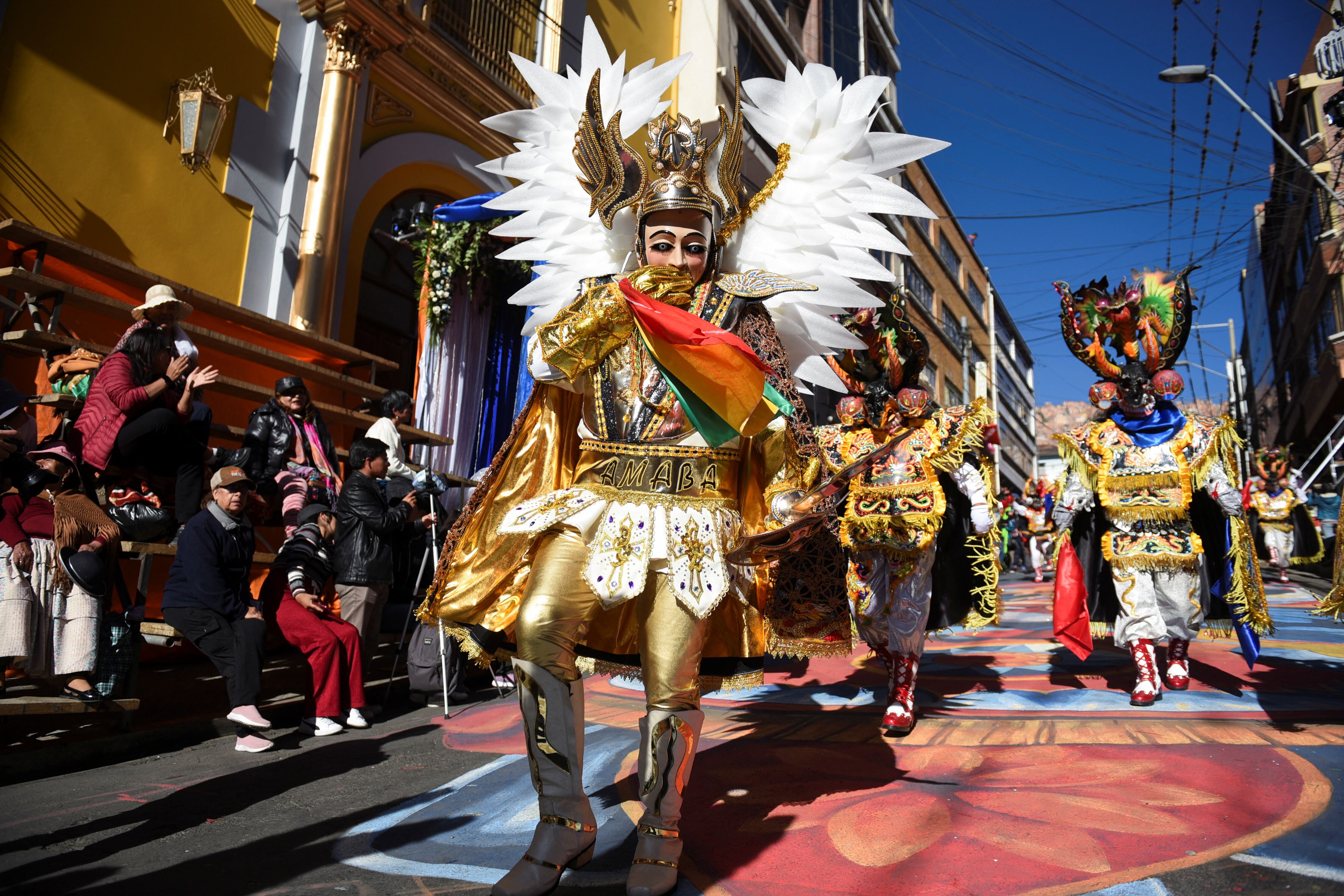 A dancer personifies an angel in the Diablada dance in the Folkloric Entrance of the "Lord of Great Power", a symbol of religious syncretism, which mixes Catholic traditions and Aymara customs, in La Paz, Bolivia May 25, 2024. REUTERS/Claudia Morales