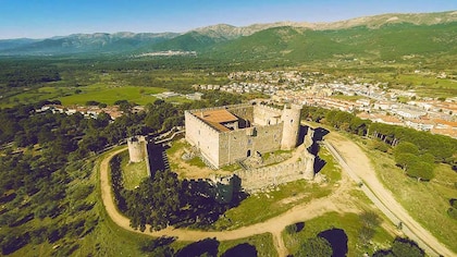 El bonito pueblo que forma parte de “la Andalucía de Ávila” y que tiene un impresionante castillo