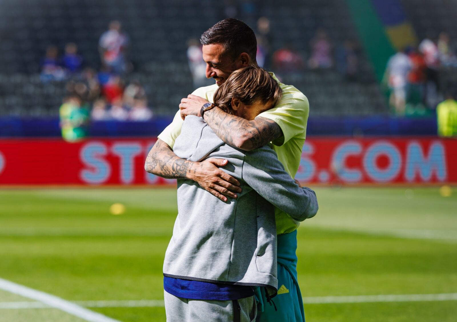 Saludo de Joselu y Modric antes del primer partido de España y Croacia en la Eurocopa 2024 (RFEF)