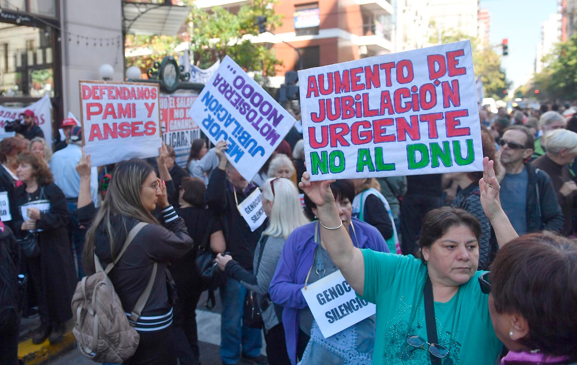 Marcha Docentes y Jubilados en el congreso