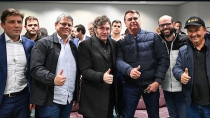 Milei se reunió con Bolsonaro y vieron juntos la eliminación de Brasil: el gobierno de Lula espera su discurso en la reunión de la derecha en Camboriú 