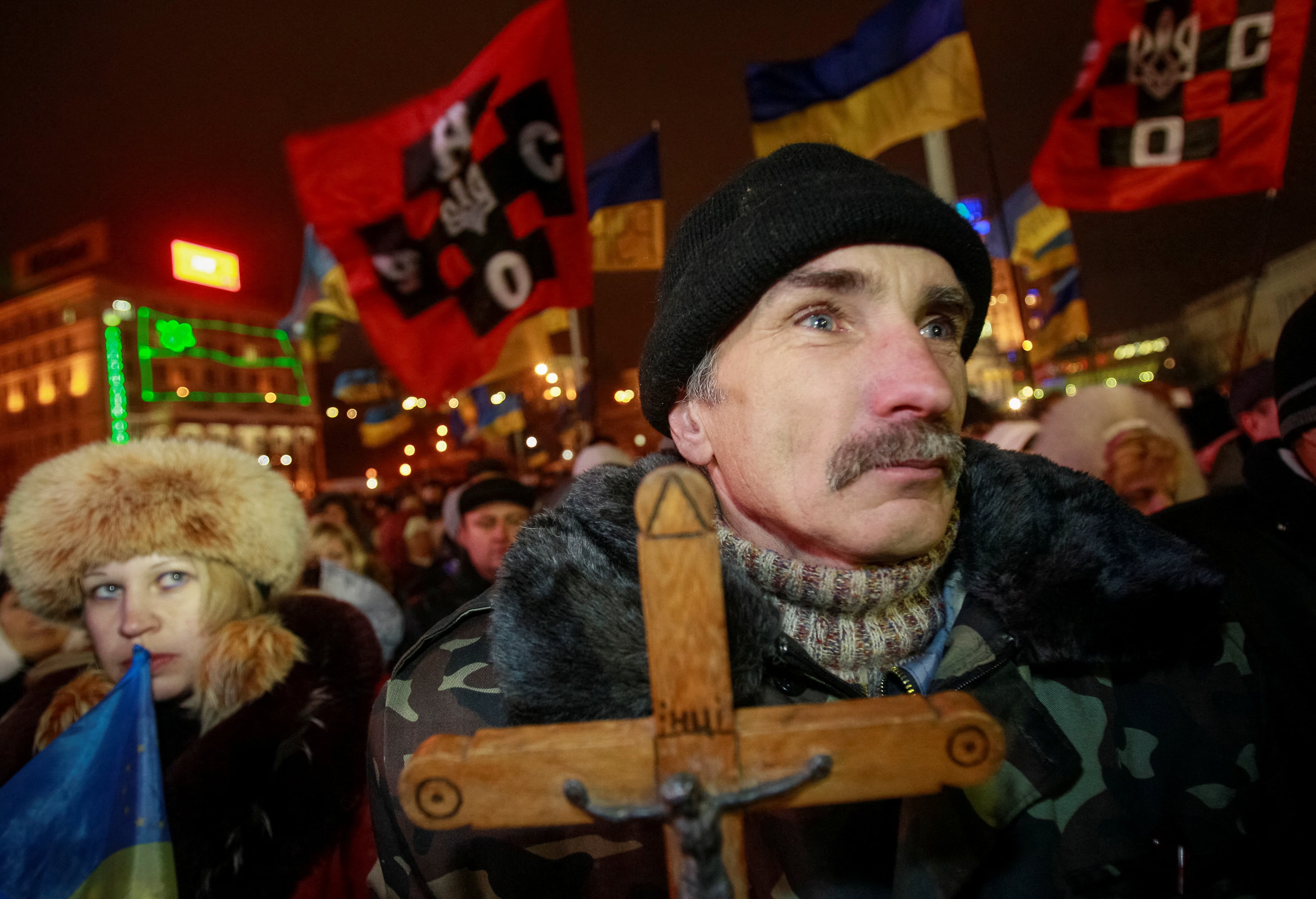 Manifestantes a favor de la integración europea durante la llamada Revolución de la Dignidad, en diciembre de 2013. (REUTERS/Gleb Garanich/File Photo).
