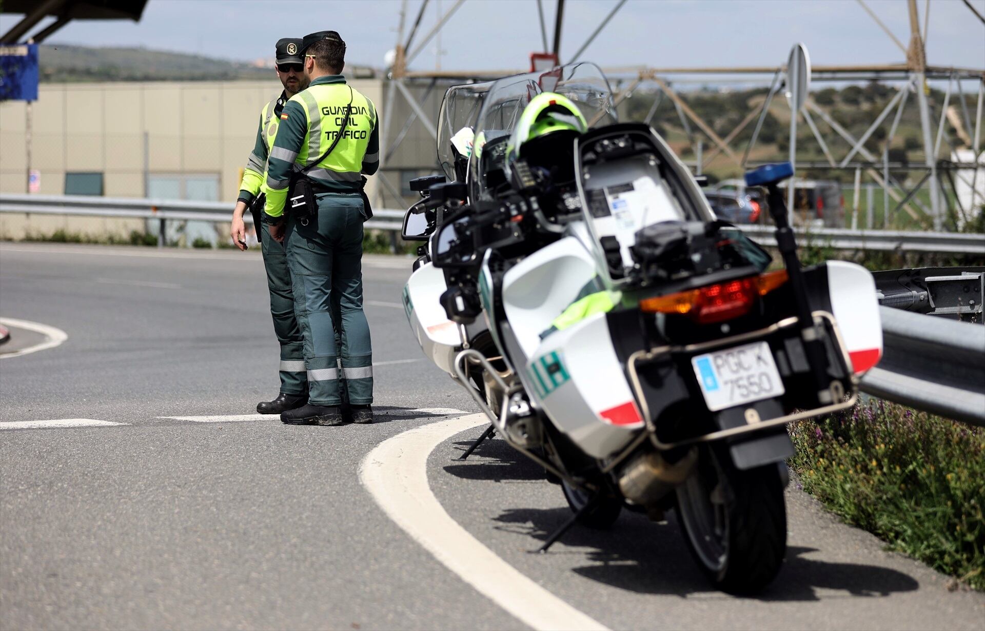 Agentes de la Agrupación de Tráfico de la Guardia Civil