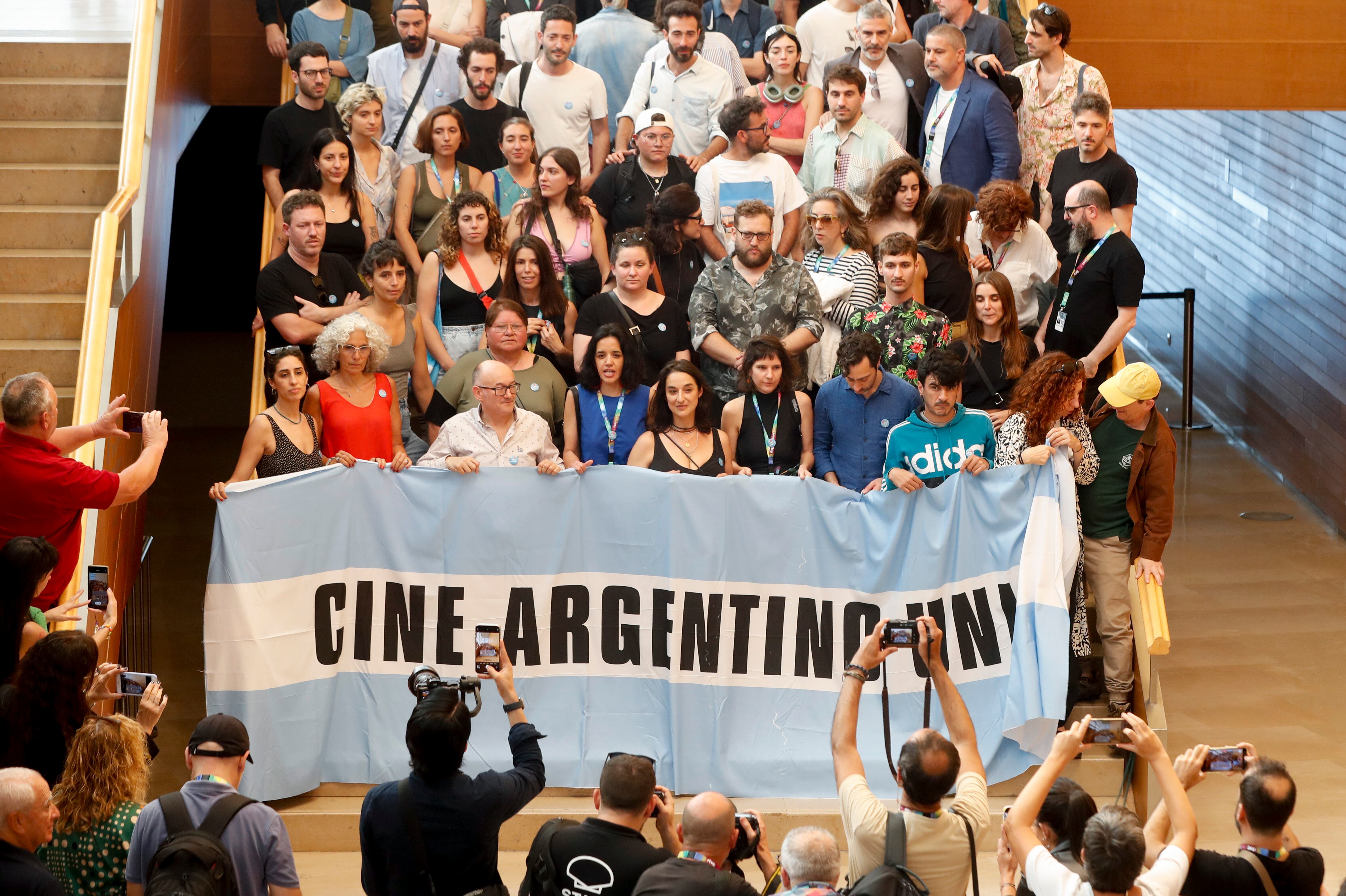 Representantes de las 25 películas argentinas presentes en la edición 2023 del Festival de San Sebastián (EFE/ Juan Herrero)
