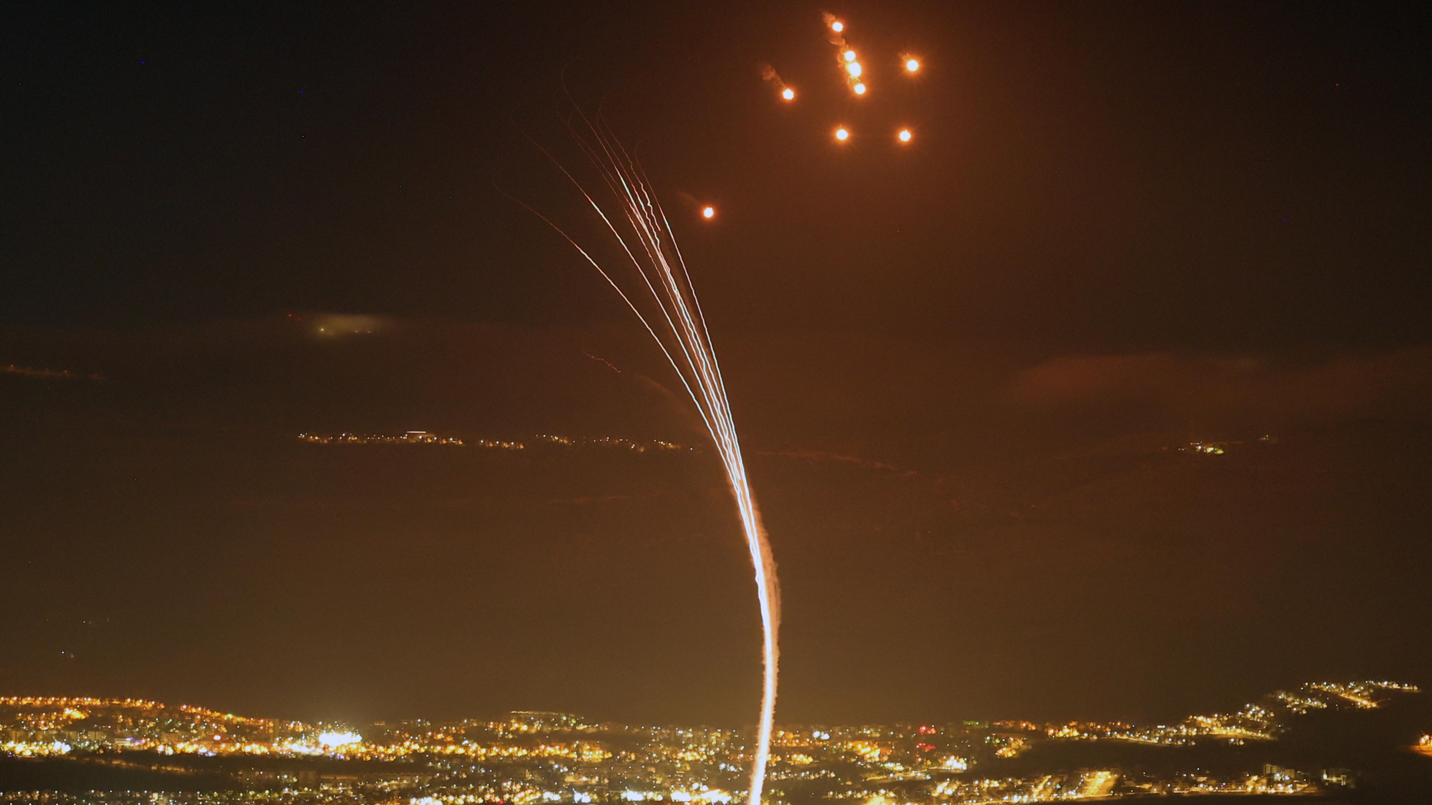 Israel responde con fuego a ataques de Hizbulá desde Líbano que dejaron un soldado herido