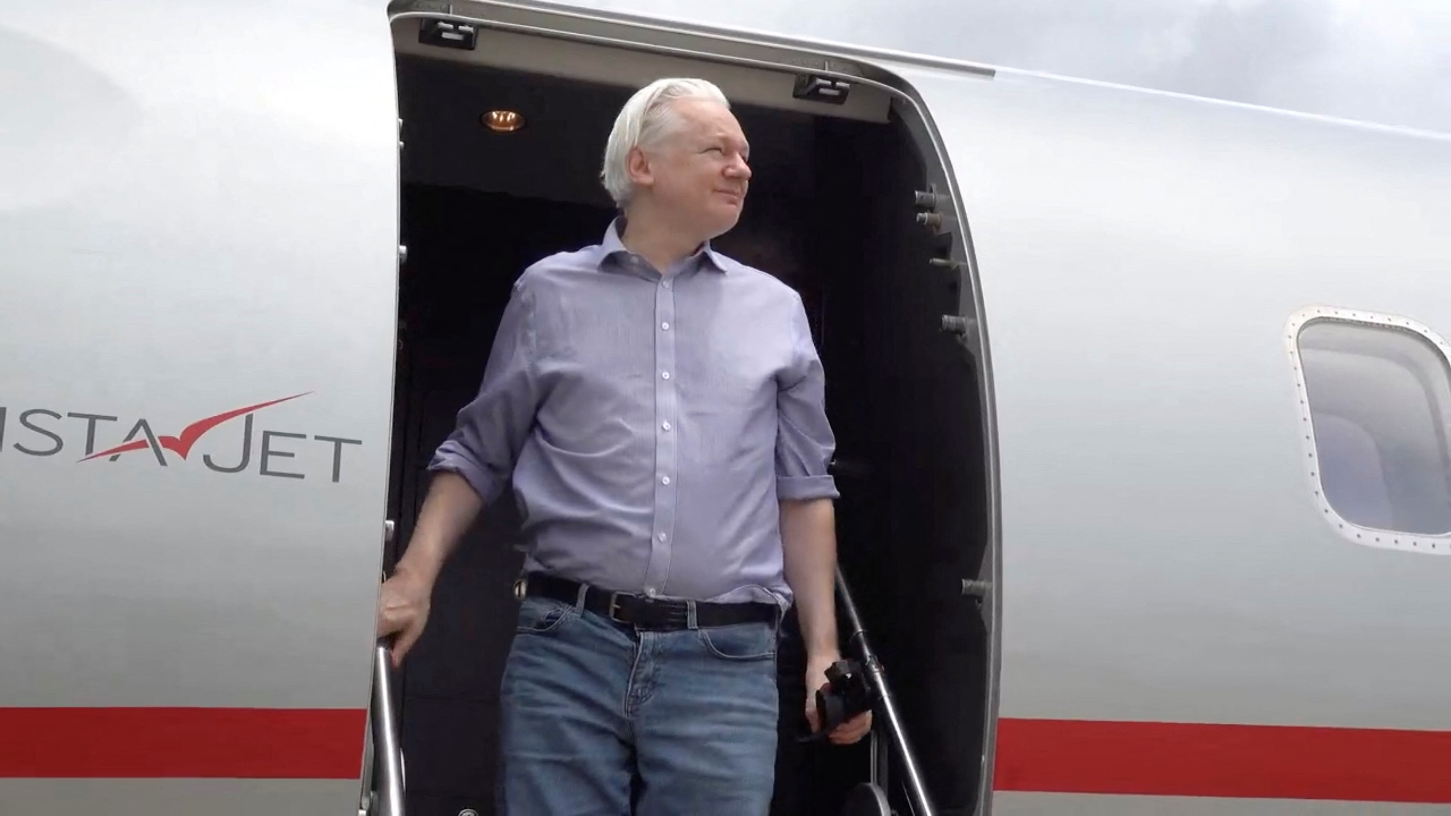 WikiLeaks founder Julian Assange disembarks from a plane at Bangkok Don Mueang International Airport, Thailand, in this screengrab from a video released to social media on June 25, 2024. Wikileaks via X/via REUTERS  THIS IMAGE HAS BEEN SUPPLIED BY A THIRD PARTY. MANDATORY CREDIT. NO RESALES. NO ARCHIVES.