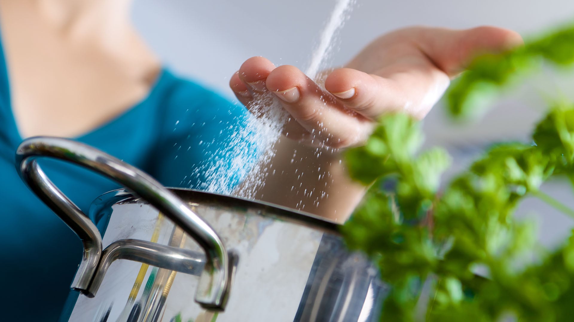 Para personas hipertensas, se debería indicar la dieta D.A.SH. Así se reduce el consumo de sodio (Getty Images)