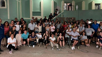 Cómo fue el trabajo del grupo solidario que reformó un hogar de adultos mayores en una ciudad de Córdoba