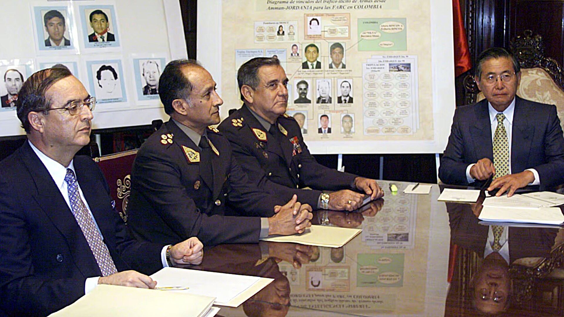 Alberto Fujimori y Vladimiro Montesinos en conferencia de prensa del Plan Siberia. Foto: Reuters