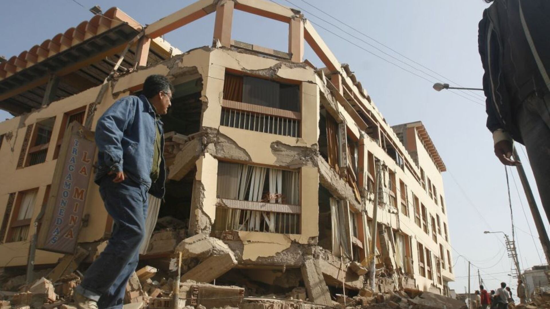 Uno de los sismos más recordados en la historia del Perú tuvo su epicentro a 40 km al oeste de Pisco y causó destrucción y muerte en dicha ciudad.