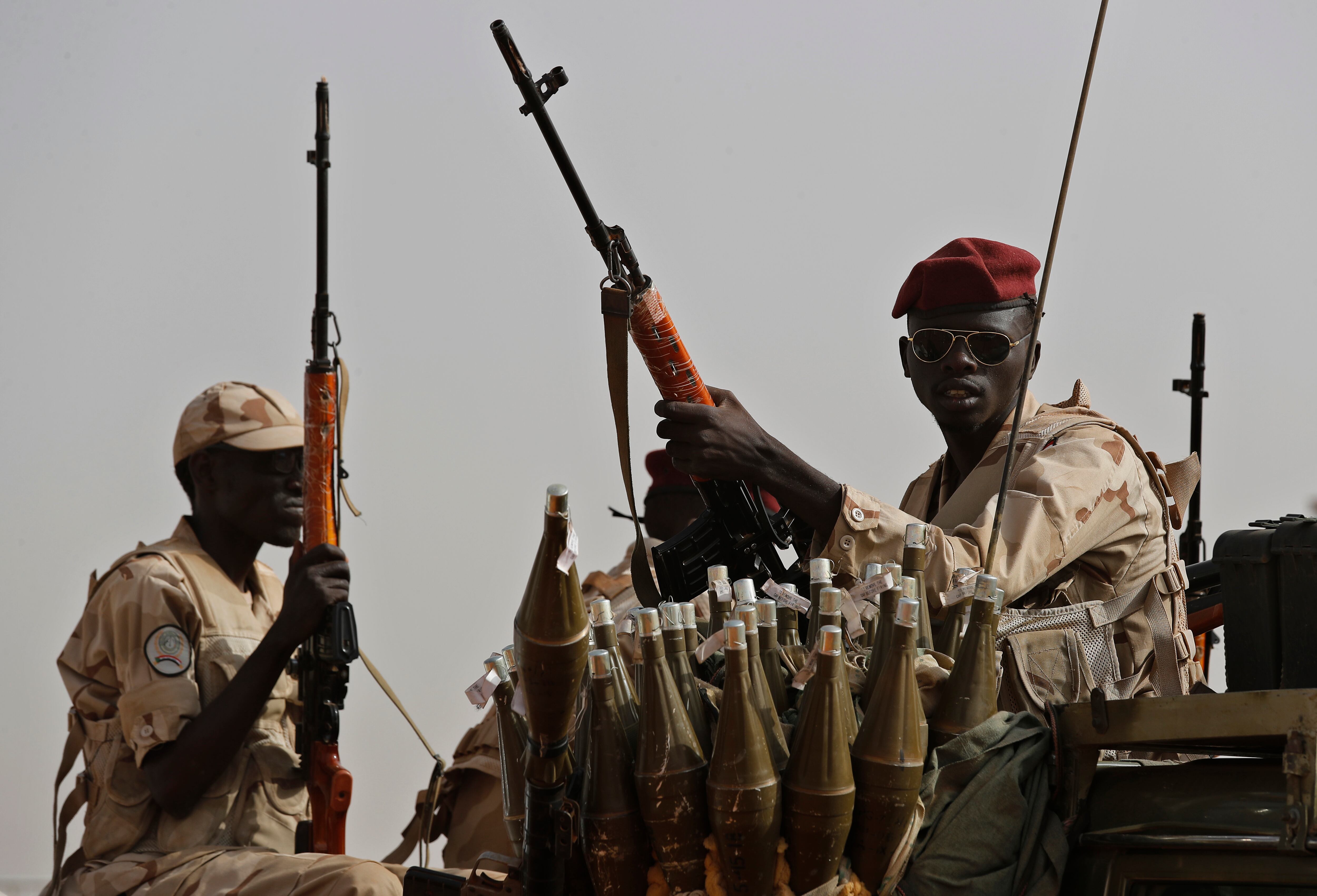 Soldados sudaneses de la unidad de las Fuerzas de Apoyo Rápido  (AP Photo/Hussein Malla, Archivo)