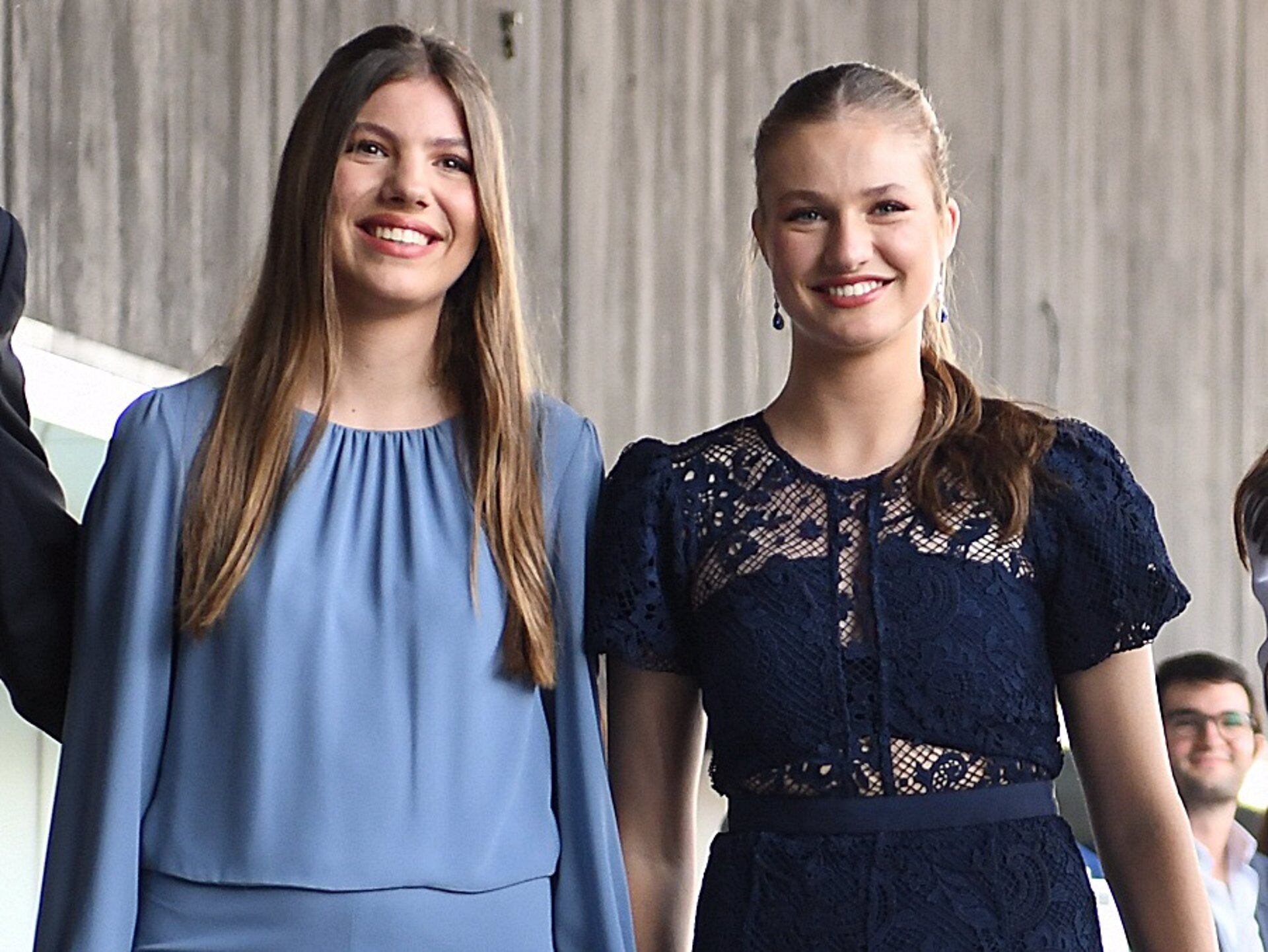 La infanta Sofía y su hermana, la princesa Leonor, en los Premios Princesa de Girona (Europa Press)