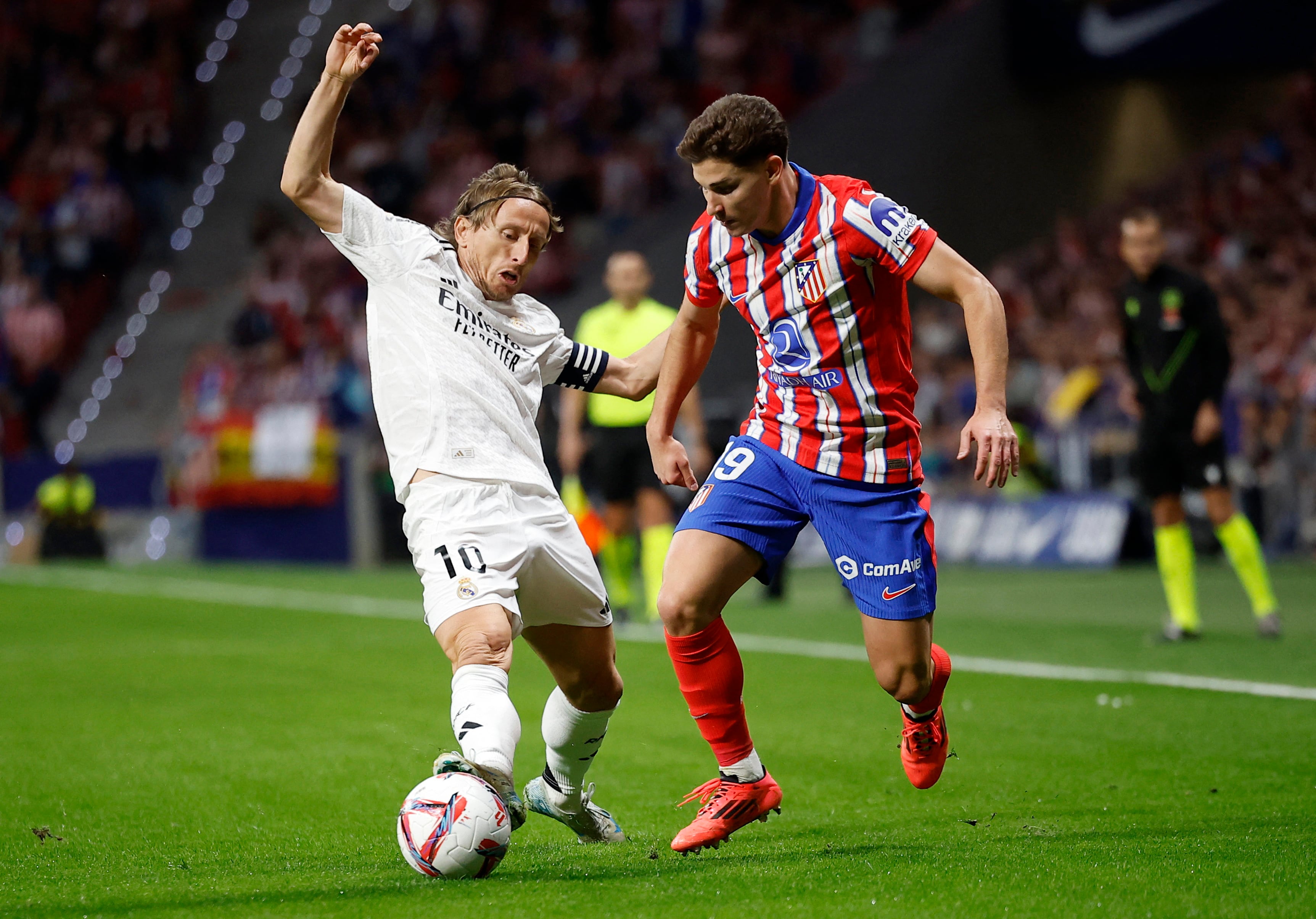 Modric y Julian.  (REUTERS/Juan Medina)