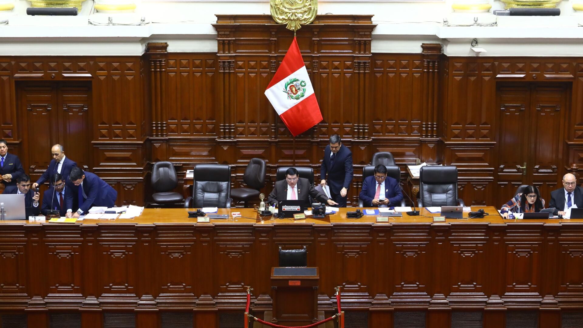 Comisión Permanente sesionó hoy. También aprobó la ley que prescribe delitos de lesa humanidad. Foto: Congreso