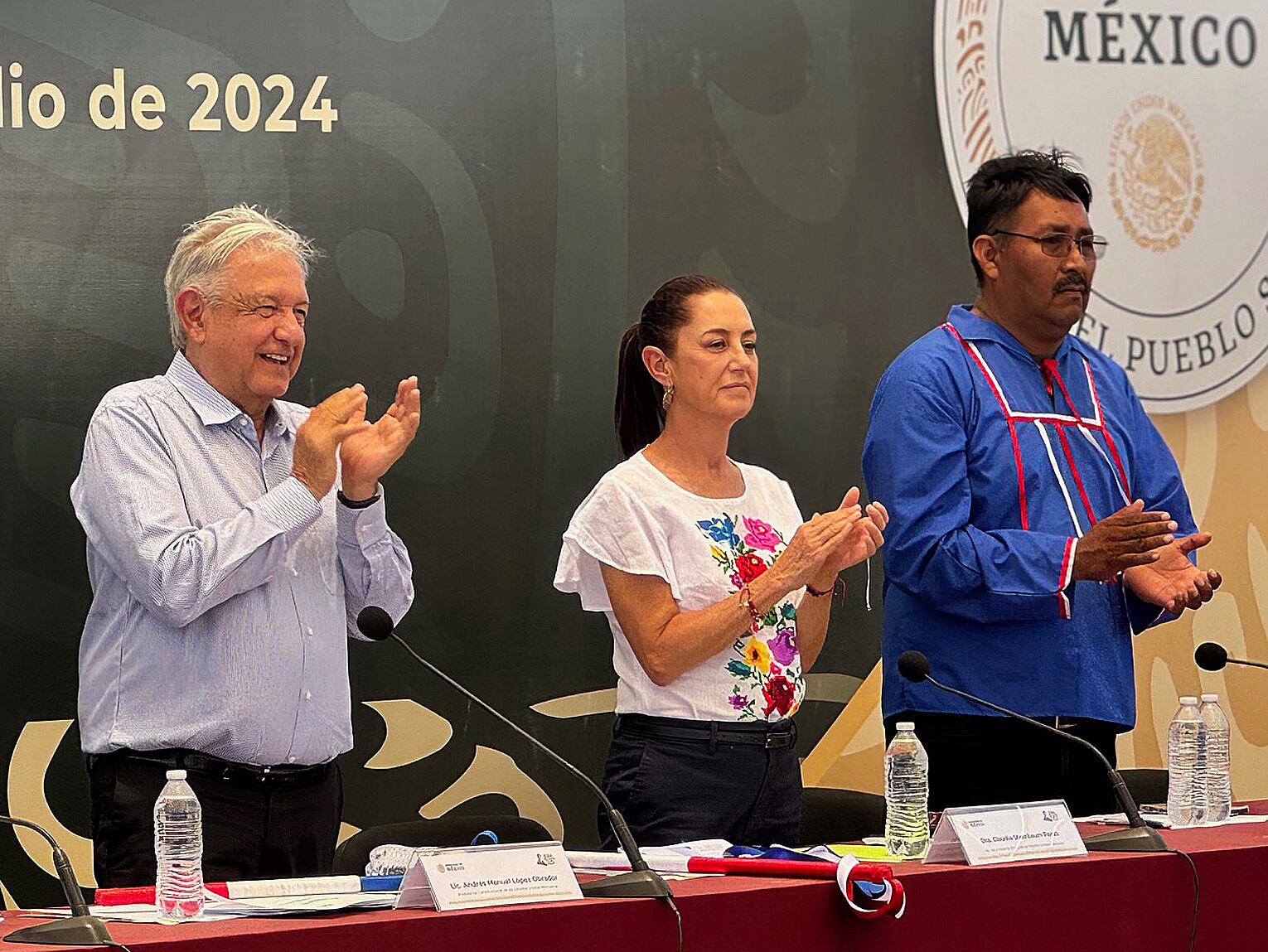 El presidente de México Andrés Manuel López Obrador (i), la futura presidenta Claudia Sheinbaum (c). Imagen de archivo. EFE/Daniel Sánchez
