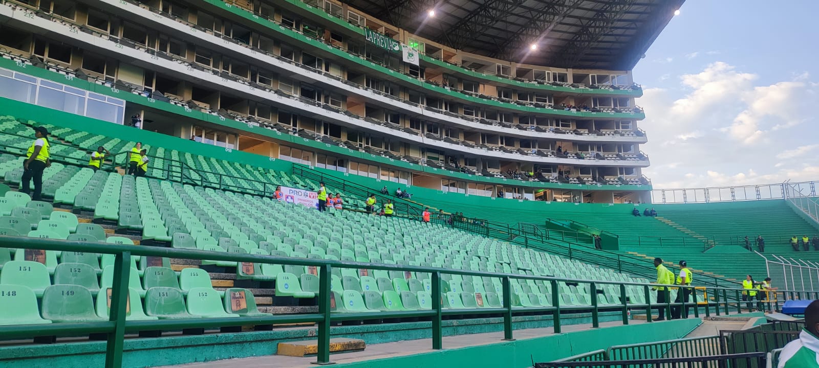 Deportivo Cali tomó nueva decisión por disturbios en su estadio en los últimos partidos: los hinchas se verán afectados