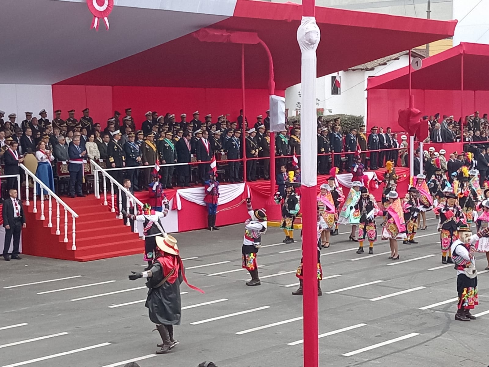 Gran desfile y Parada Militar en Perú por Fiestas Patrias | Infobae Perú / Clara Giraldo - Ricardo Mc Cubbin