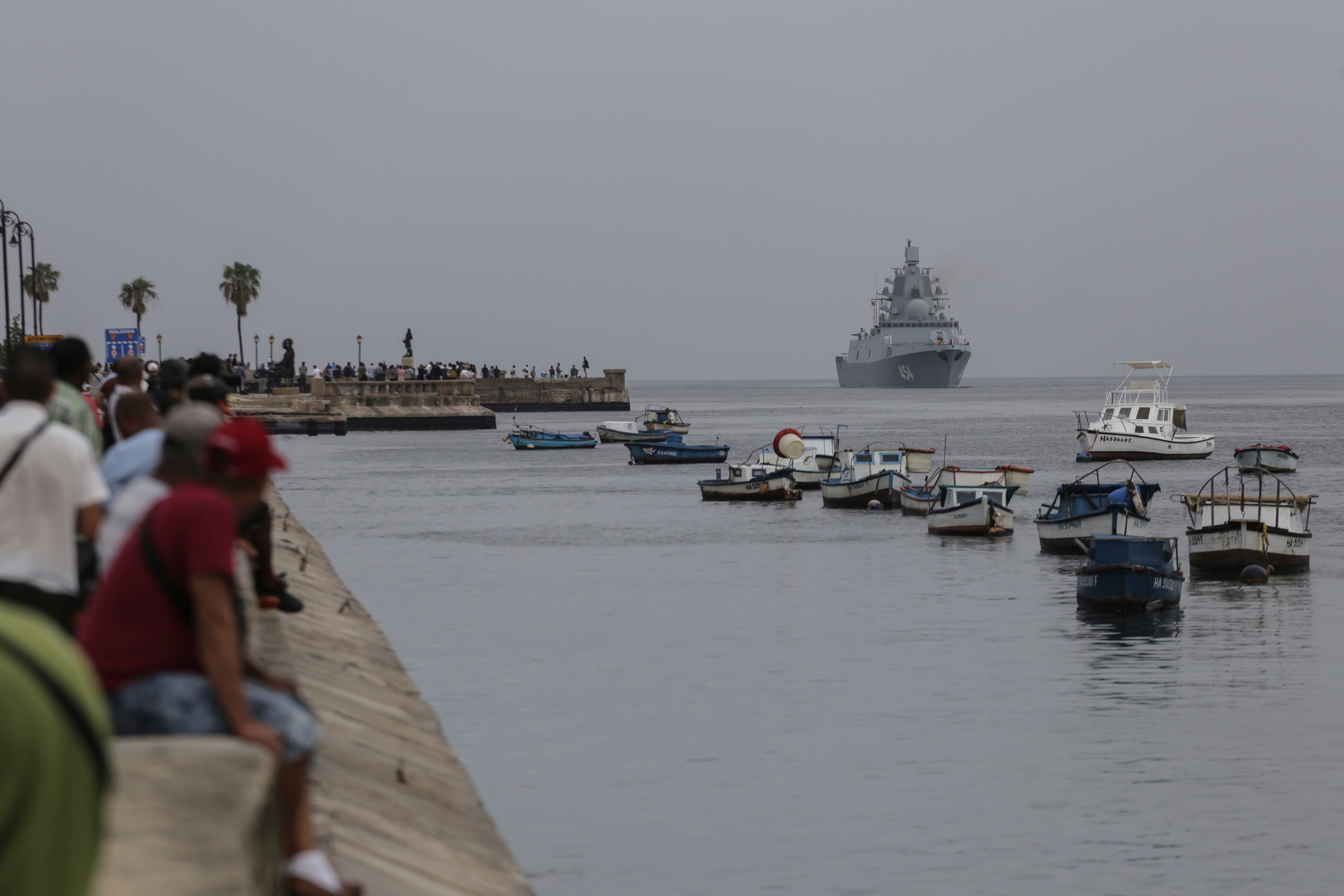 La fragata Almirante Gorshkov de la Armada rusa llega al puerto de La Habana (AP Foto/Ariel Ley)