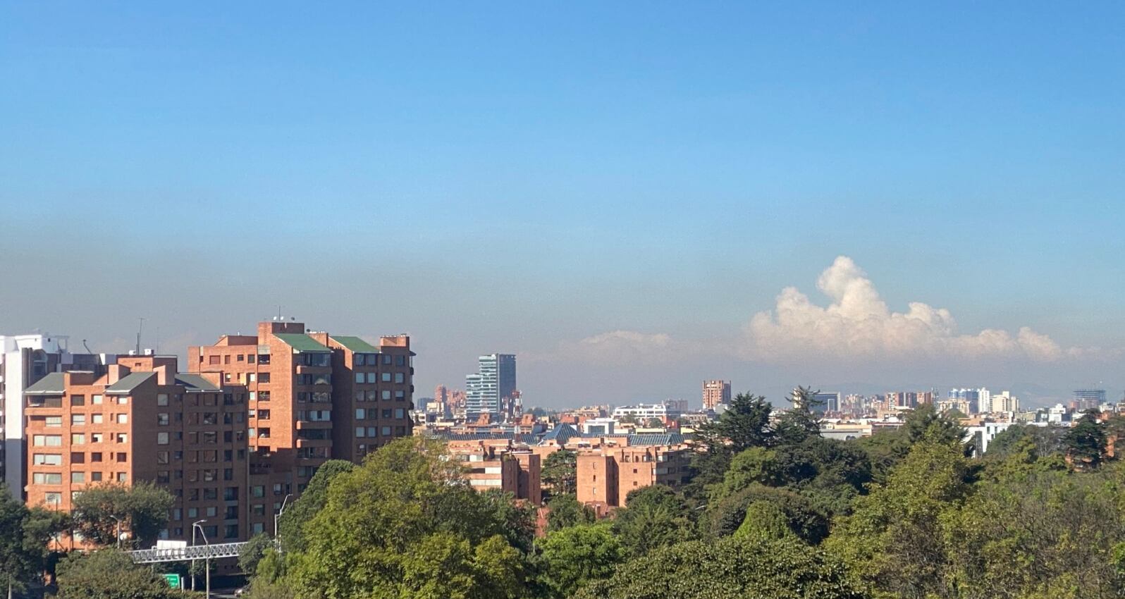 Capa de contaminación se posa en Bogotá - crédito @CamiloPrietoVal/X