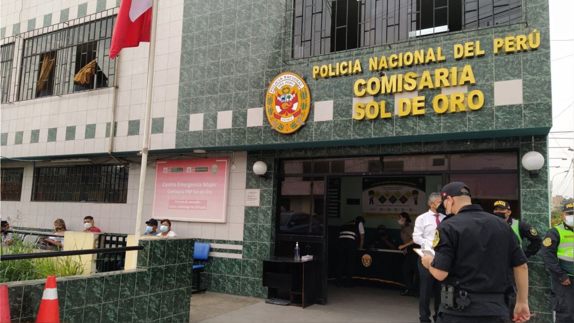 Frontis de la comisaría Sol de Oro, en SMP, donde una mujer denunció la extorsión que vive tras pedir un préstamo ilegal