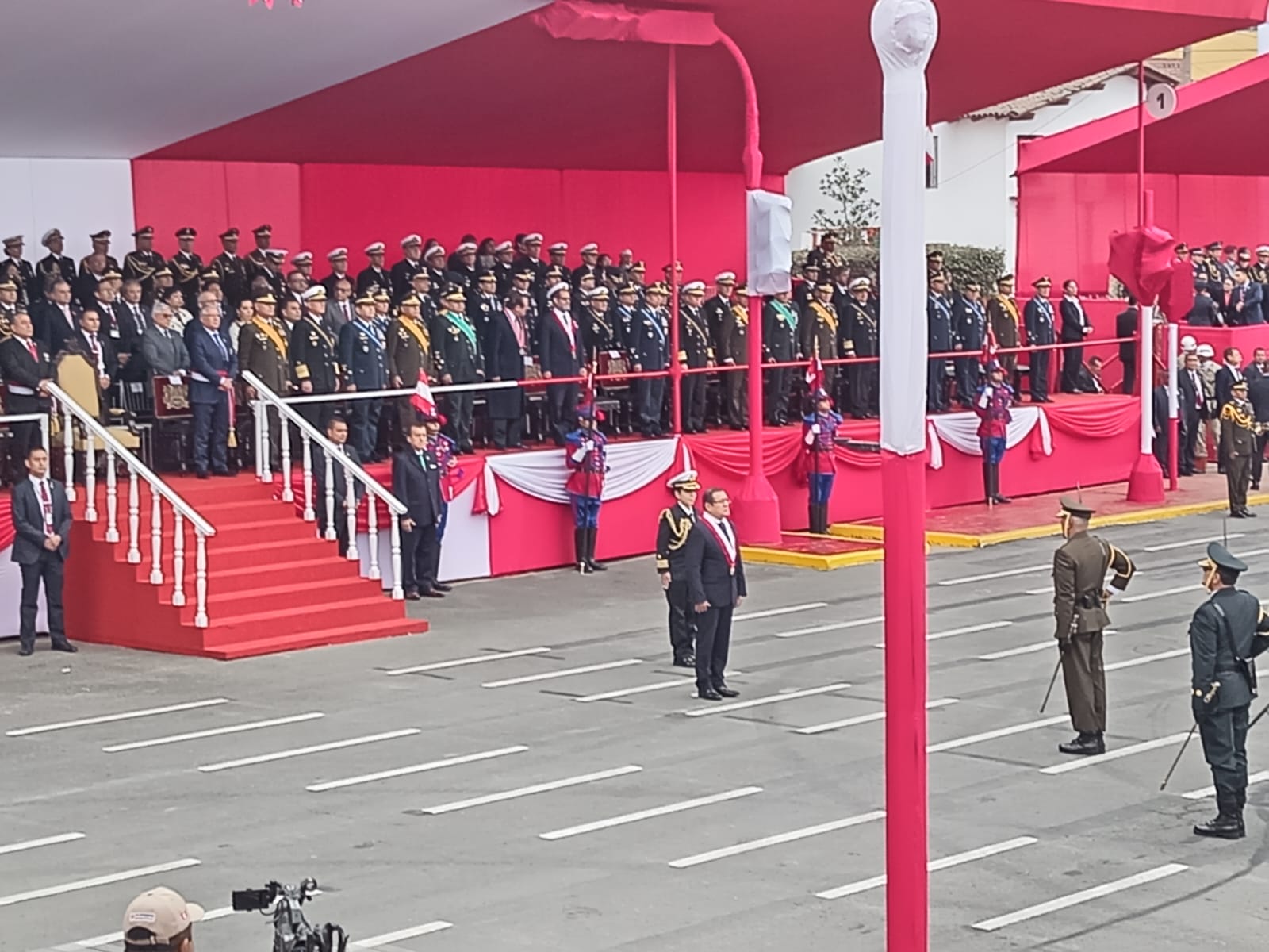 Estrado oficial de la Gran Parada Militar 2024 | Infobae Perú / Ricardo Mc Cubbin